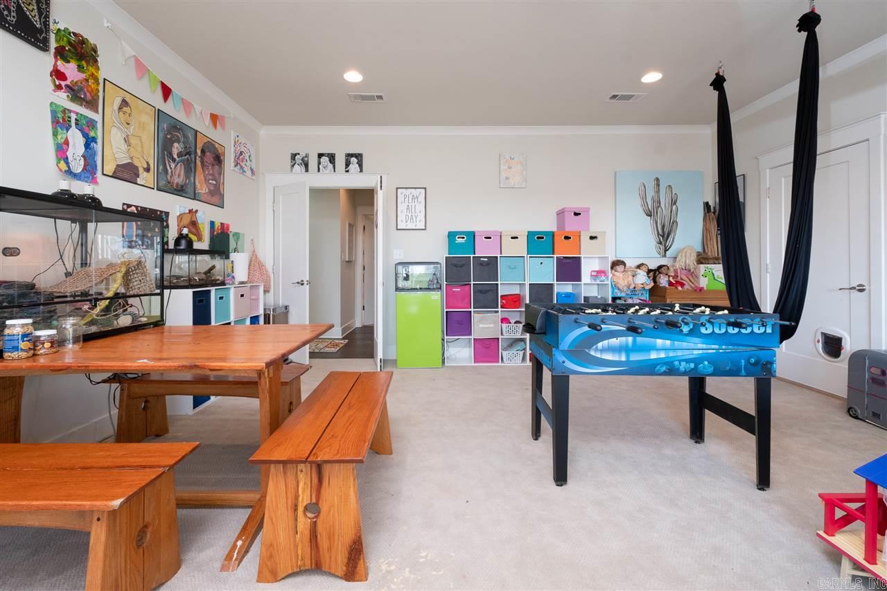 WOODLANDS EDGE - Residential