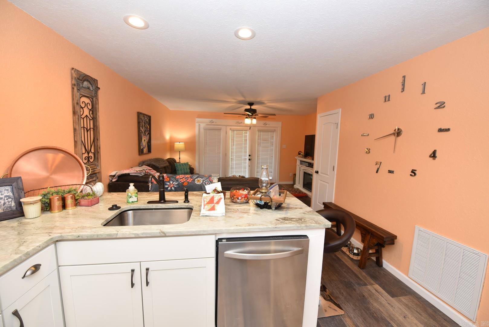 CHELSEA GLADE CONDO - Residential