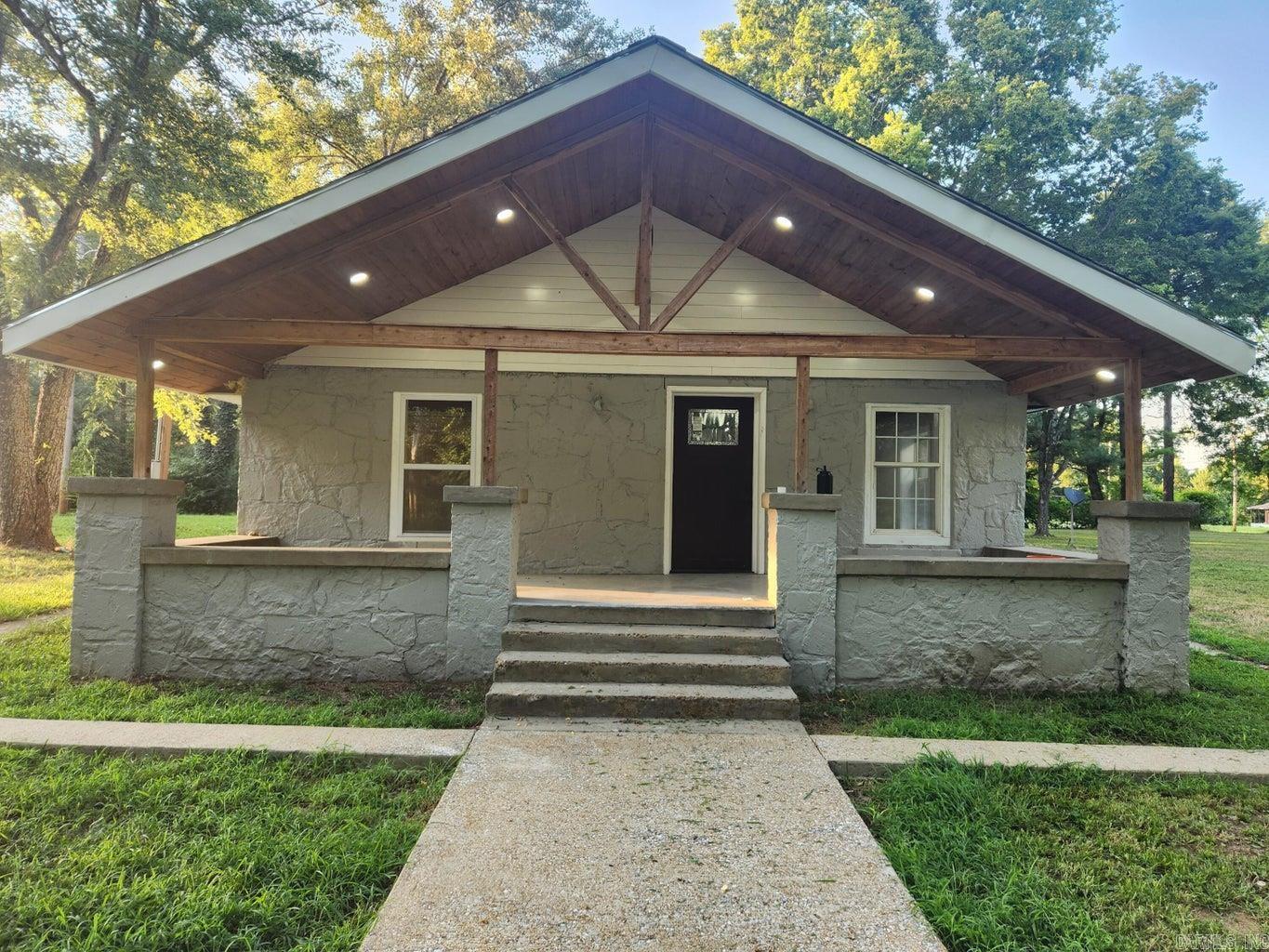 All the big ticket items and MORE have been covered on this home! From flooring to roof, and even new septic tank, this house has been completely renovated. At a reasonable price this 3 bed/2 bath property offers an open kitchen with granite countertops, engineered hardwood floor and beautiful tiled bathrooms. Sitting on 1 cleared acre m/l with mature trees at the edges of the property. Country side living with all the modern comfort.