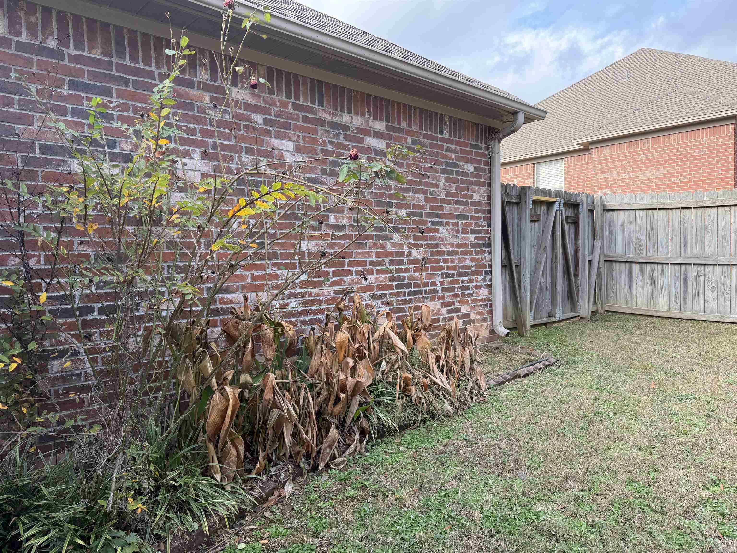 RIVER OAKS - Residential