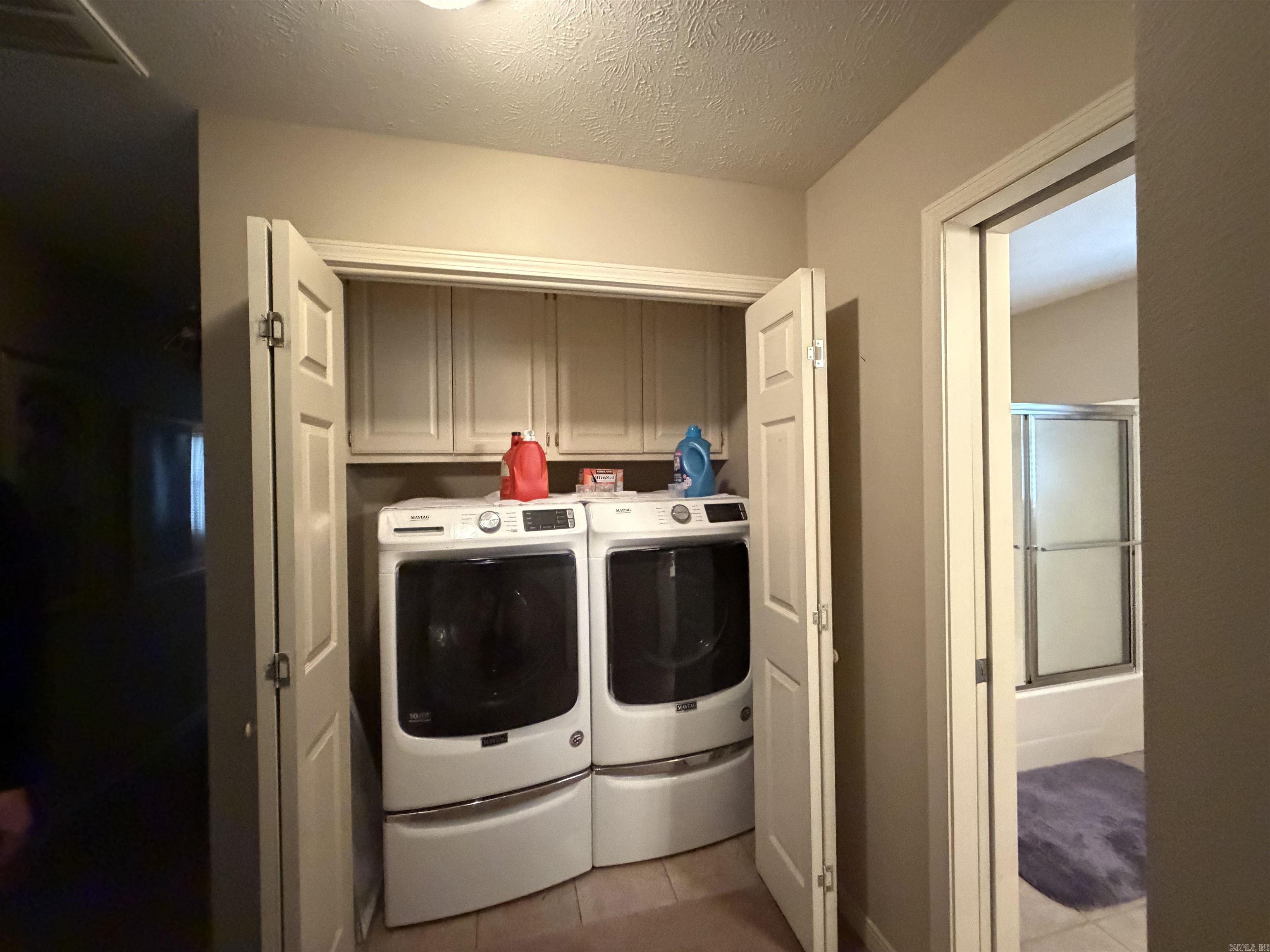 RIVER OAKS - Residential