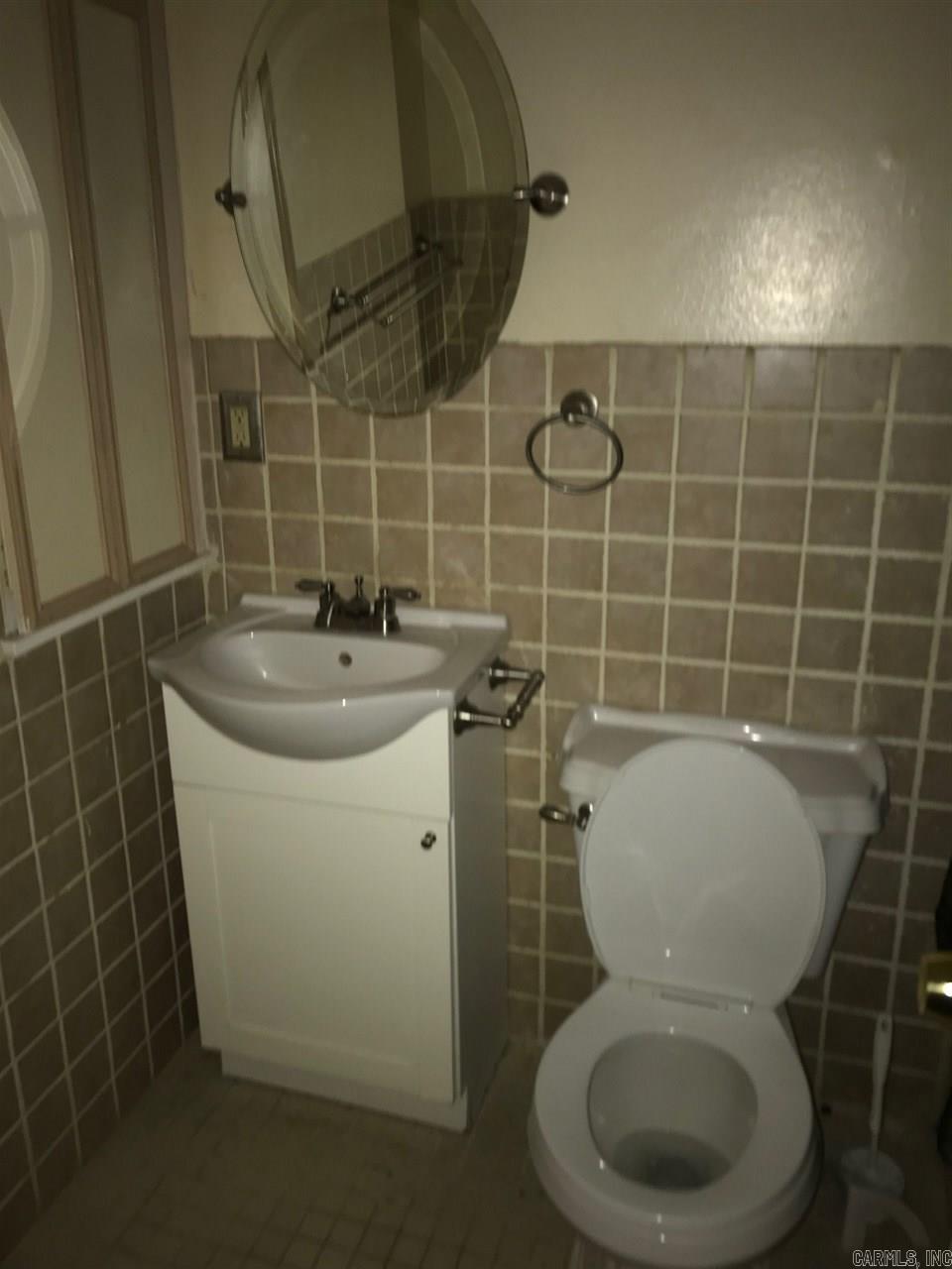 Country Club to Jacksonville - Residential Lease