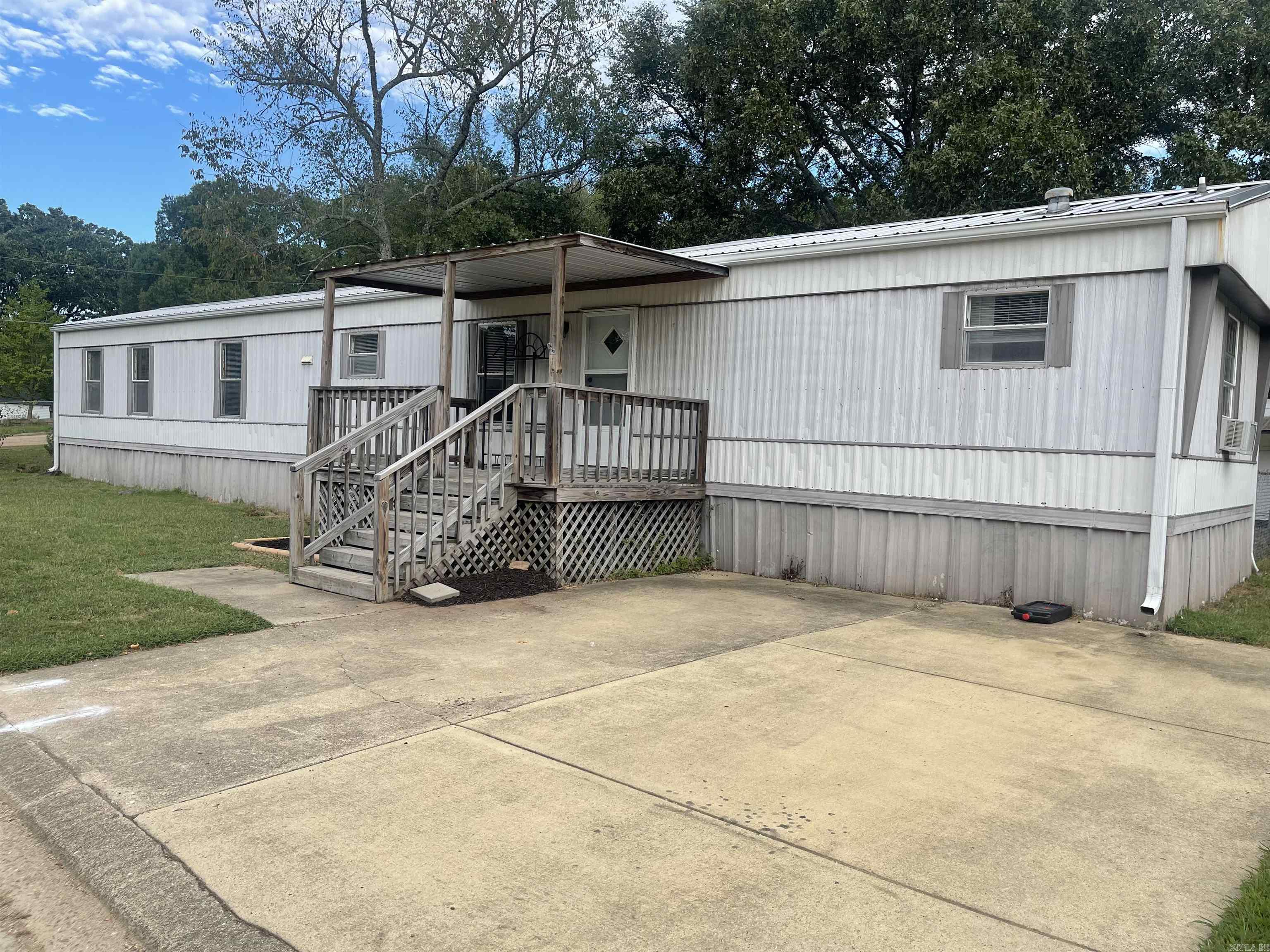 Cute 4 bedroom 2 bath mobile home with metal roof on corner lot with chain link fence in Lake Hamilton School District. Does have storage building with front & back decks.Close to town in quiet subdivision.