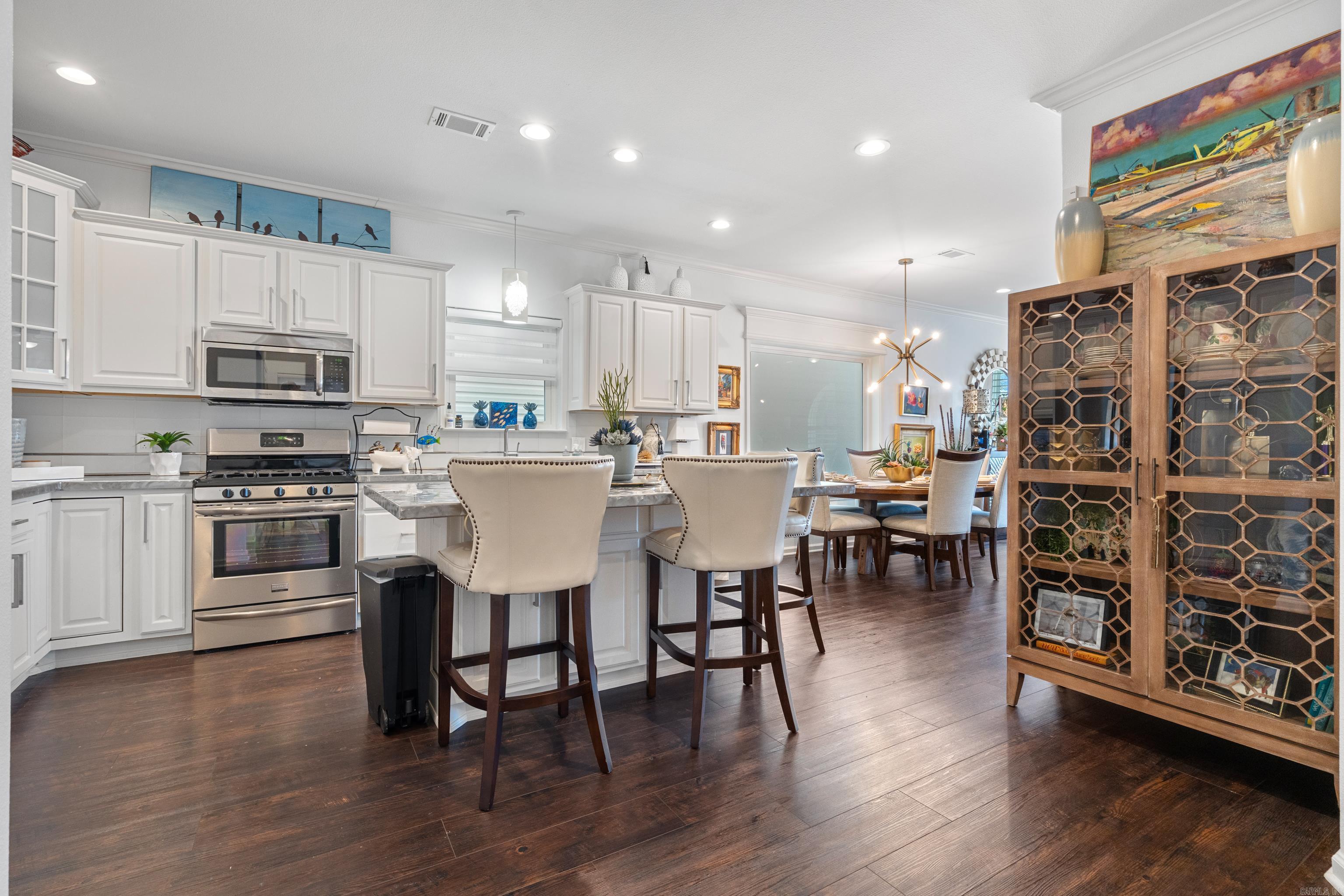 MAJESTIC LAKE VILLAGE TOWNHOMES - Residential