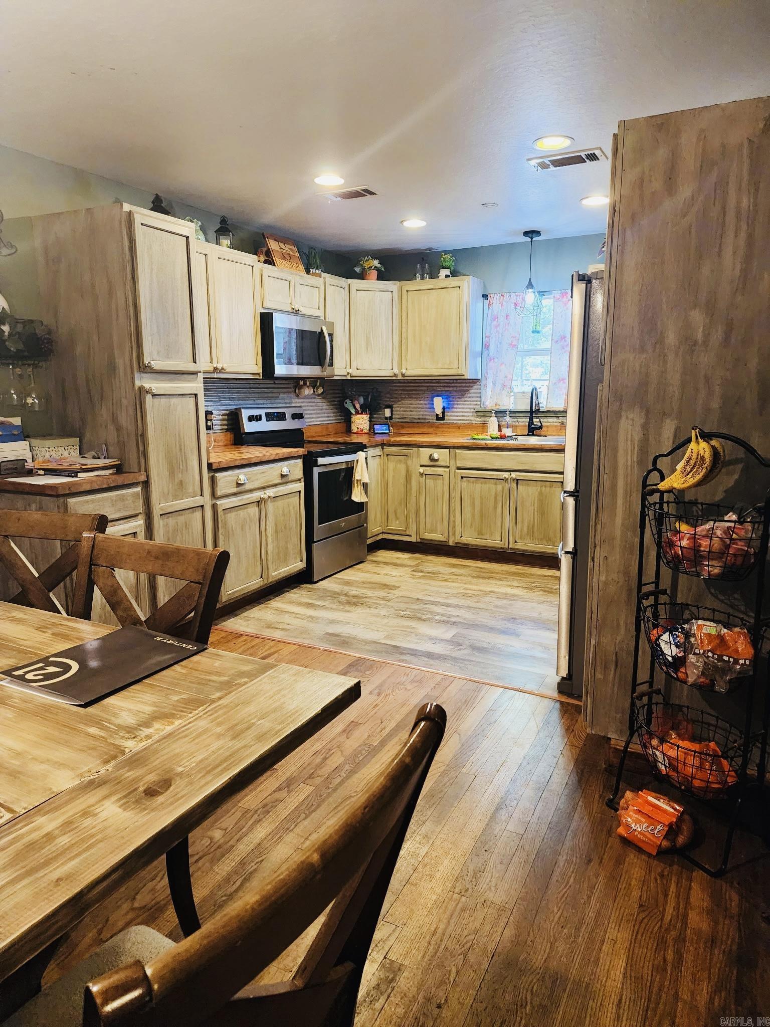 Halls Second - Residential