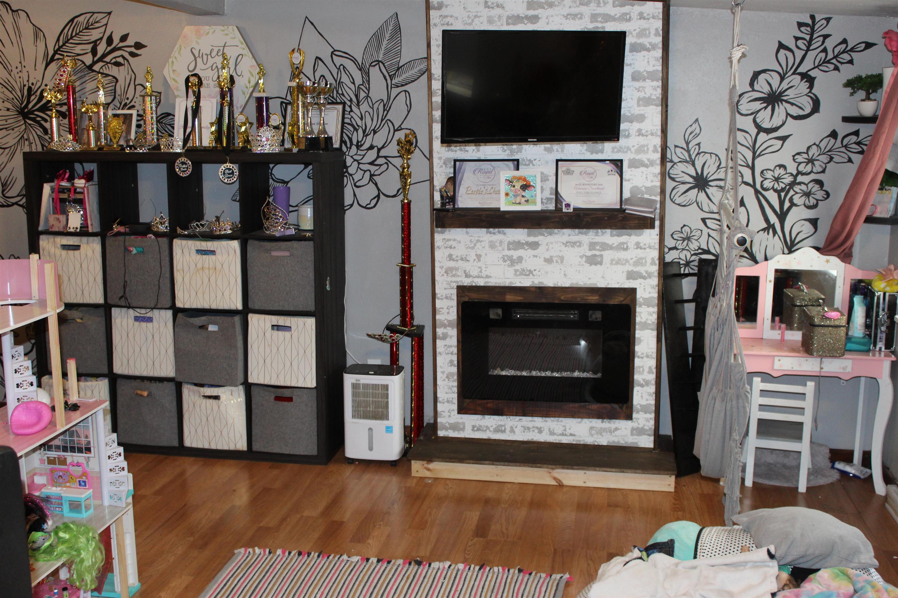 Halls Second - Residential