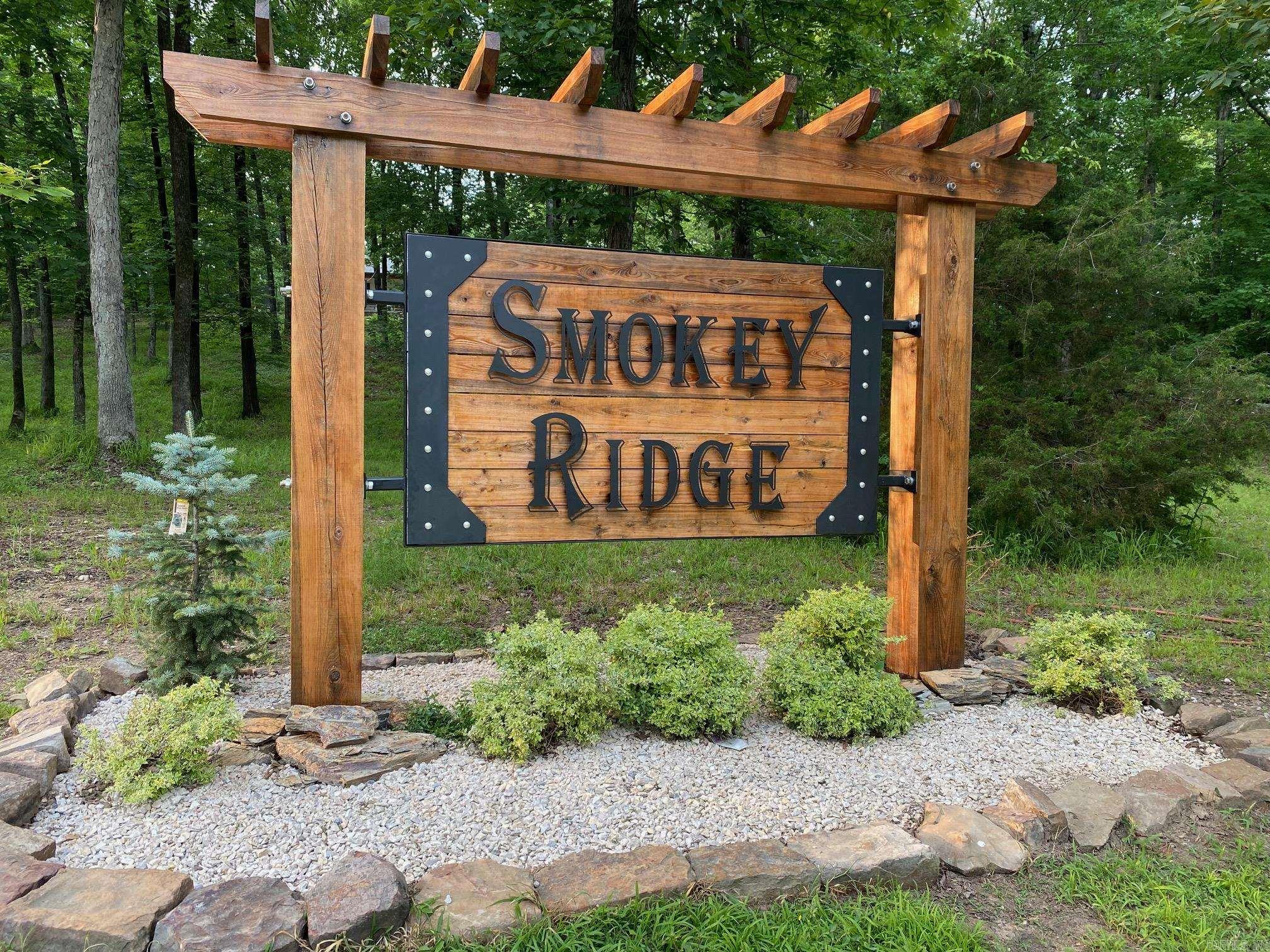 SMOKEY RIDGE - Land
