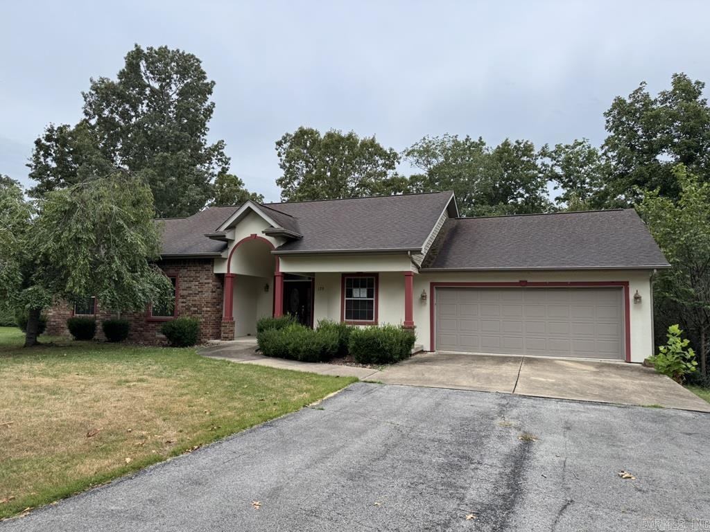 You will be amazed with you step into the beautiful well designed 3-bedroom/ 2 bath home. Located in a quiet neighborhood, with no through traffic, only minutes from Lake Norfork access. Inside you will find a well-designed kitchen, with a breakfast nook, office space that leads into a large pantry. The primary bedroom features a bathroom with the laundry inside that leads to a walk-in closet. Outside you will enjoy the spacious back yard from the large open deck.