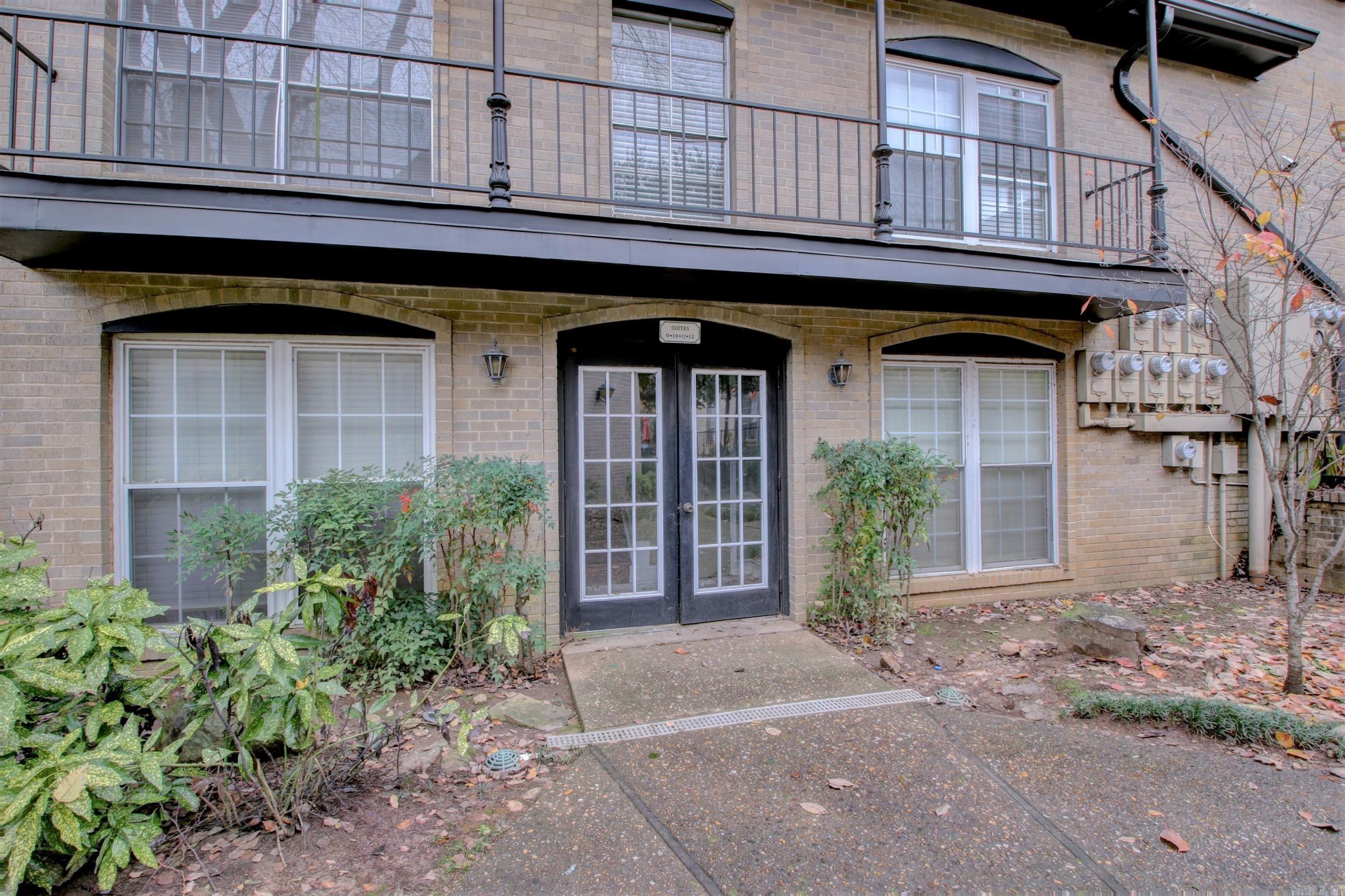 Discover this beautifully renovated 2 bed, 2 bath condo in a gated community near the heart of the Heights, just minutes from shopping and dining. Enjoy year-round relaxation with a private indoor swimming pool, unwind on your own balcony, and take advantage of included water and trash services. Stylish, convenient, and move-in ready ā schedule your private tour today!