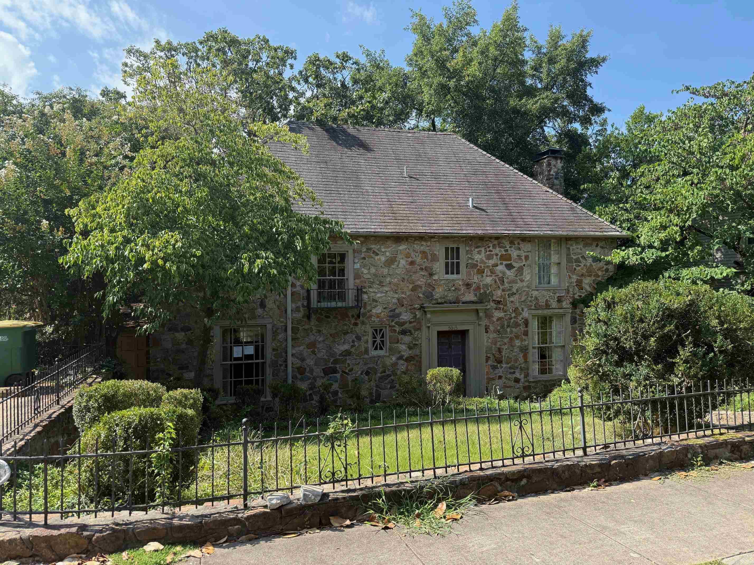 Check out this Max Mayer home located in the Heights! Looking to design a home that fits you perfectly? This is your opportunity!
