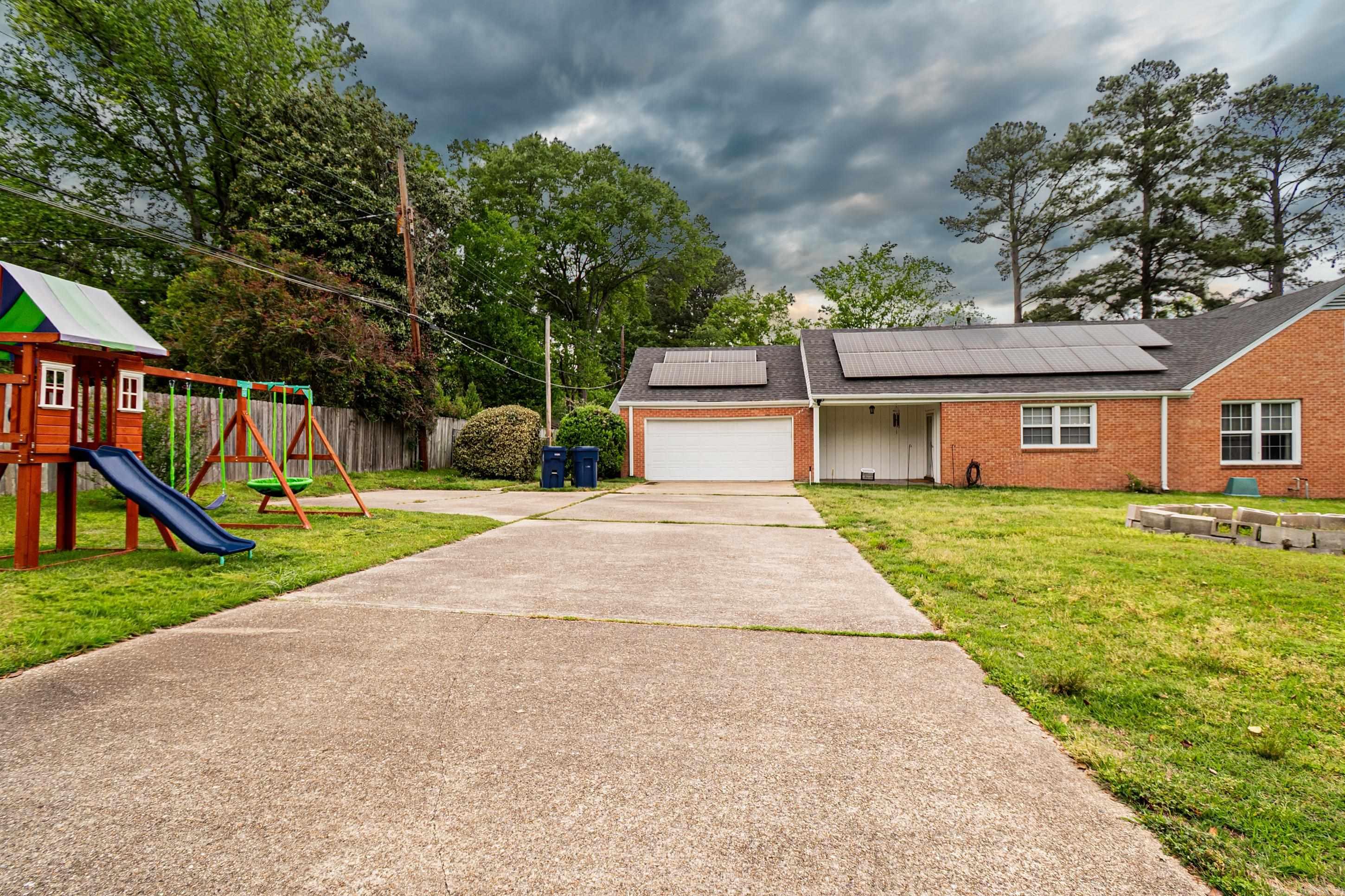 MIKE BERG LAKE - Residential