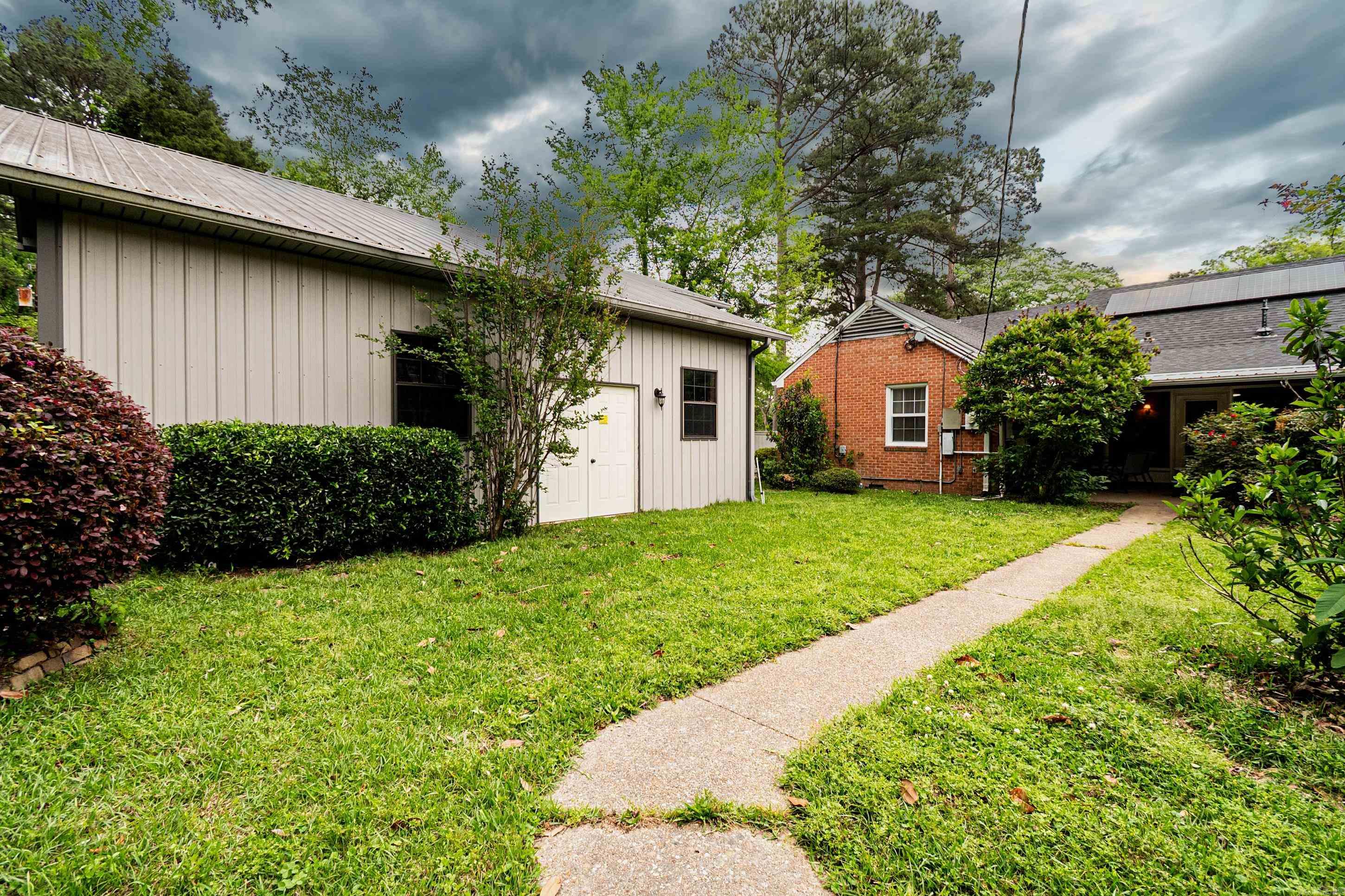 MIKE BERG LAKE - Residential