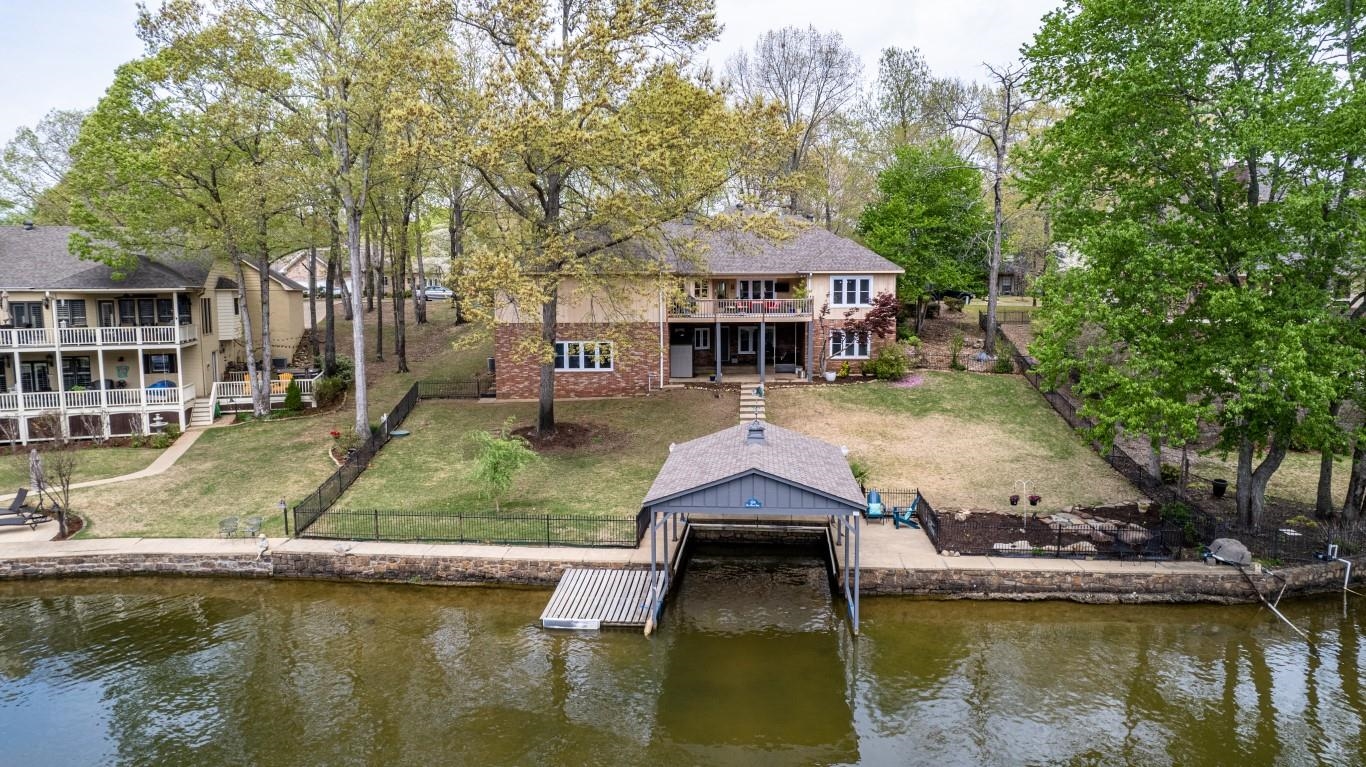 DRIFTWOOD POINT - Residential