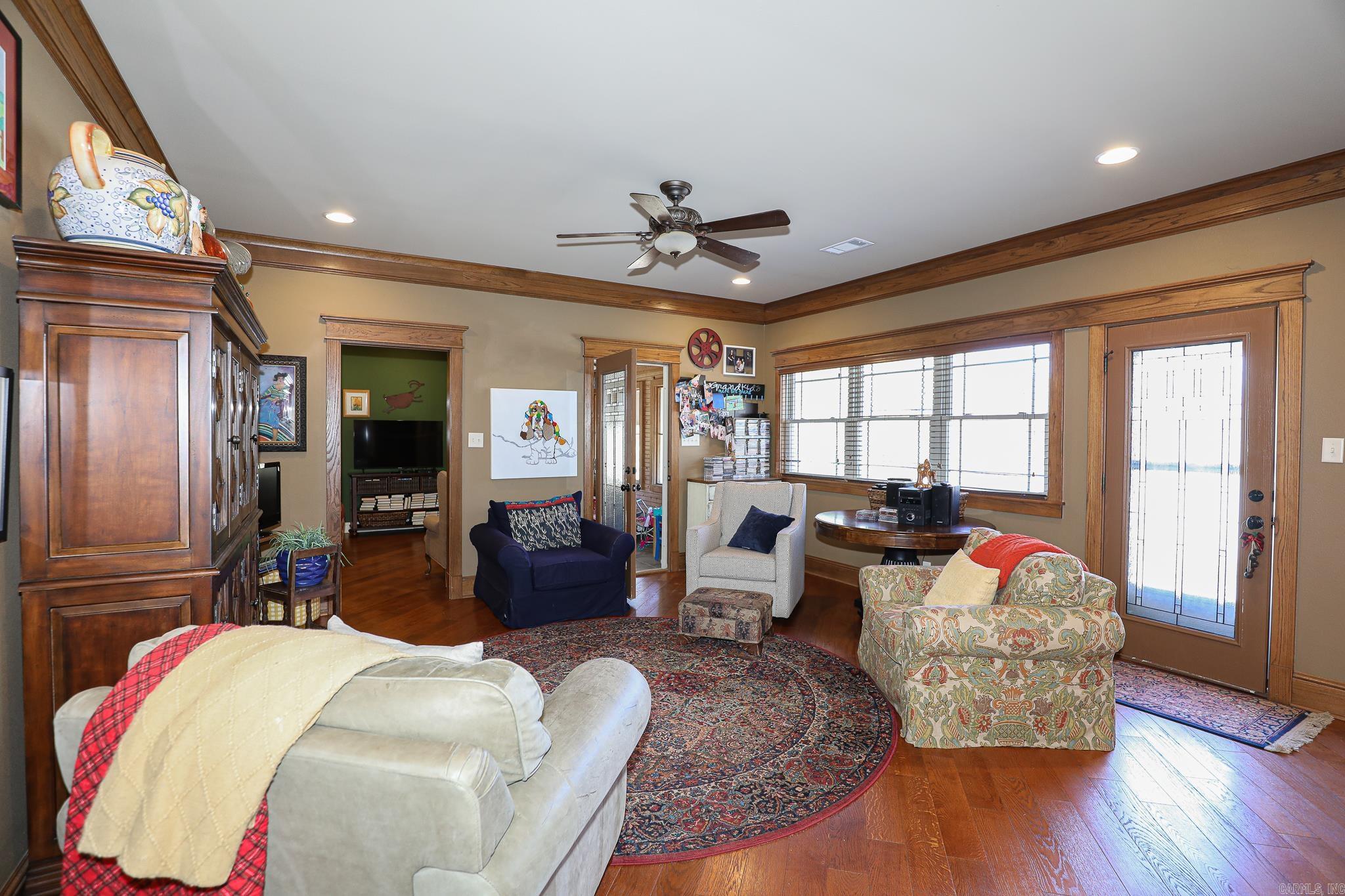 LONGHILLS VILLAGE - Residential