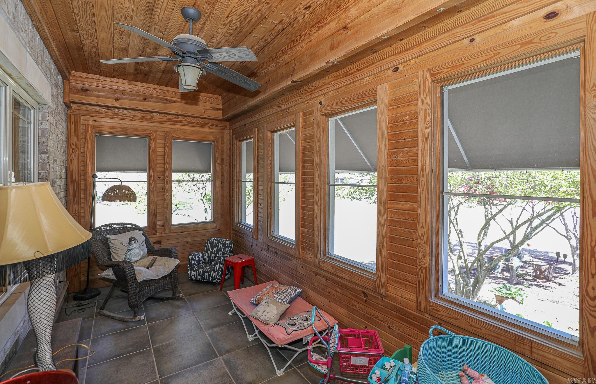 LONGHILLS VILLAGE - Residential