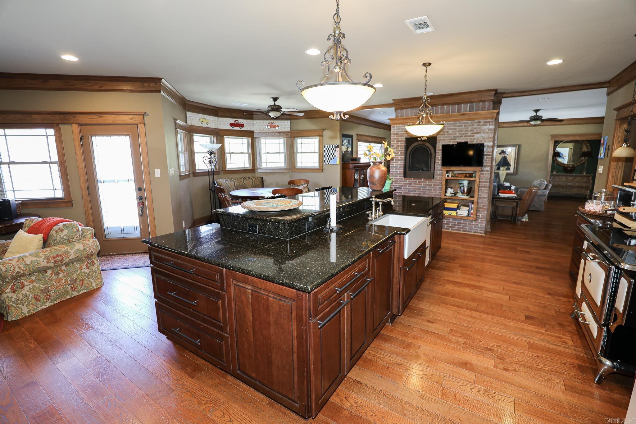 LONGHILLS VILLAGE - Residential