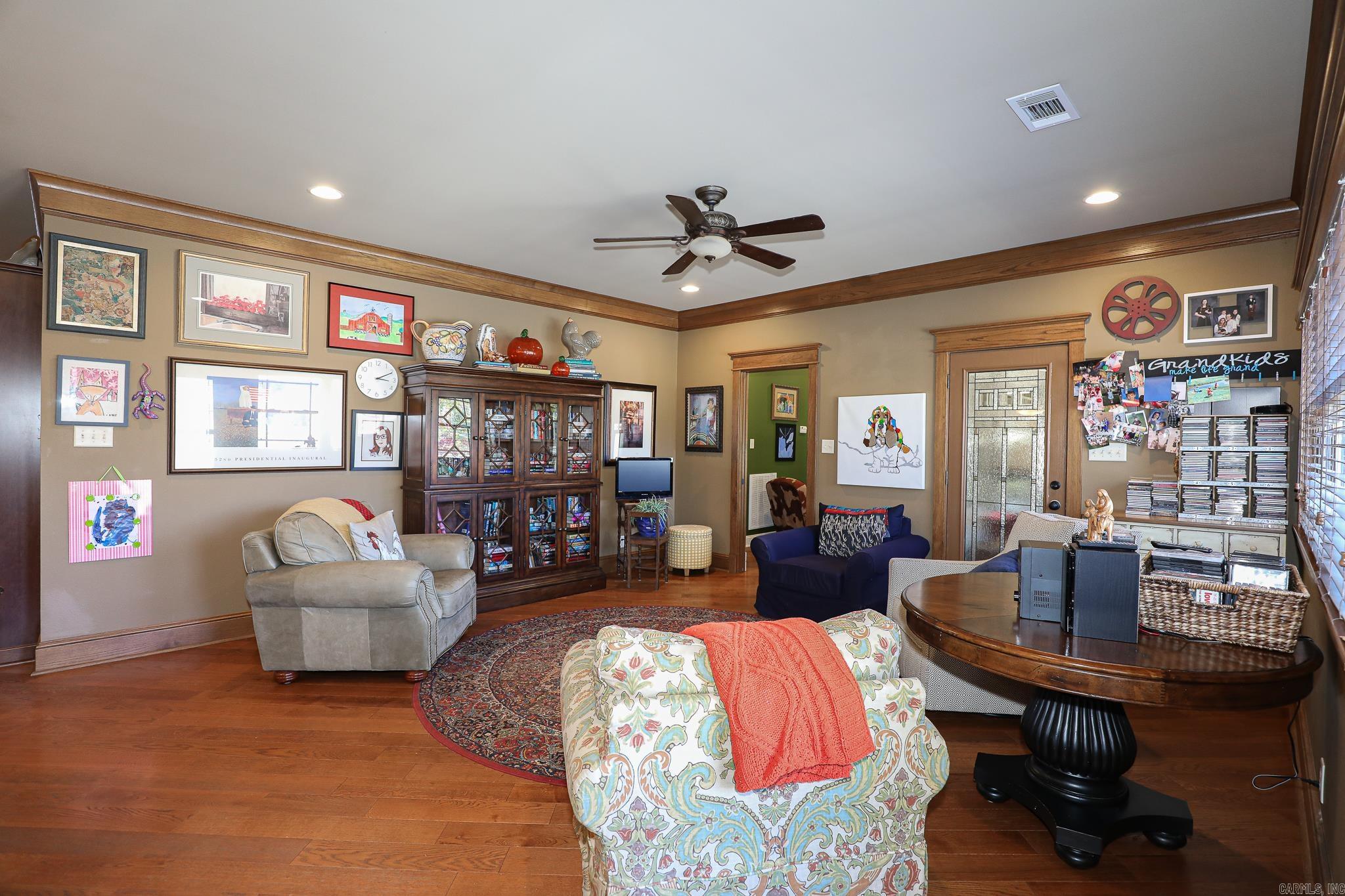 LONGHILLS VILLAGE - Residential