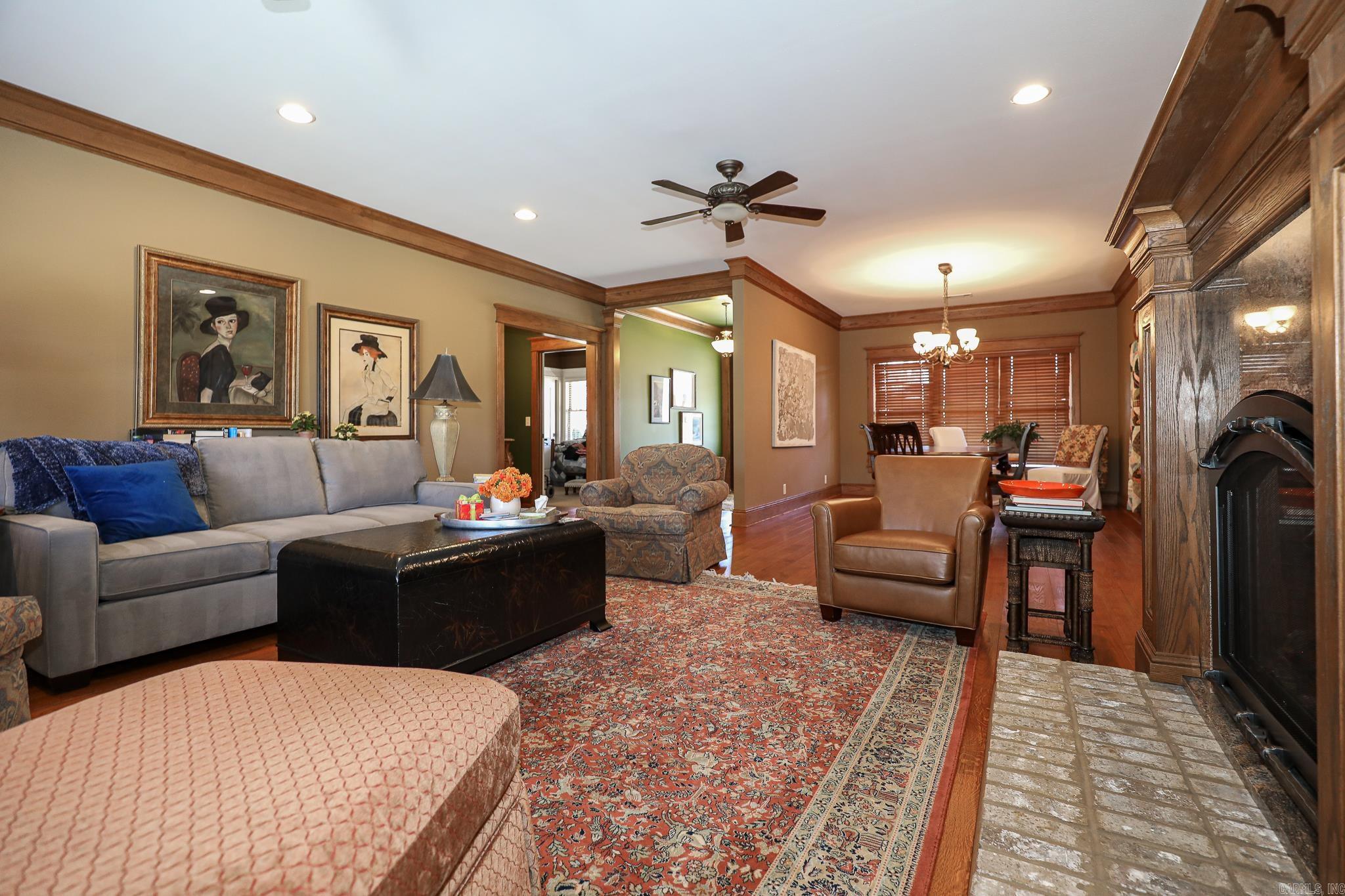 LONGHILLS VILLAGE - Residential