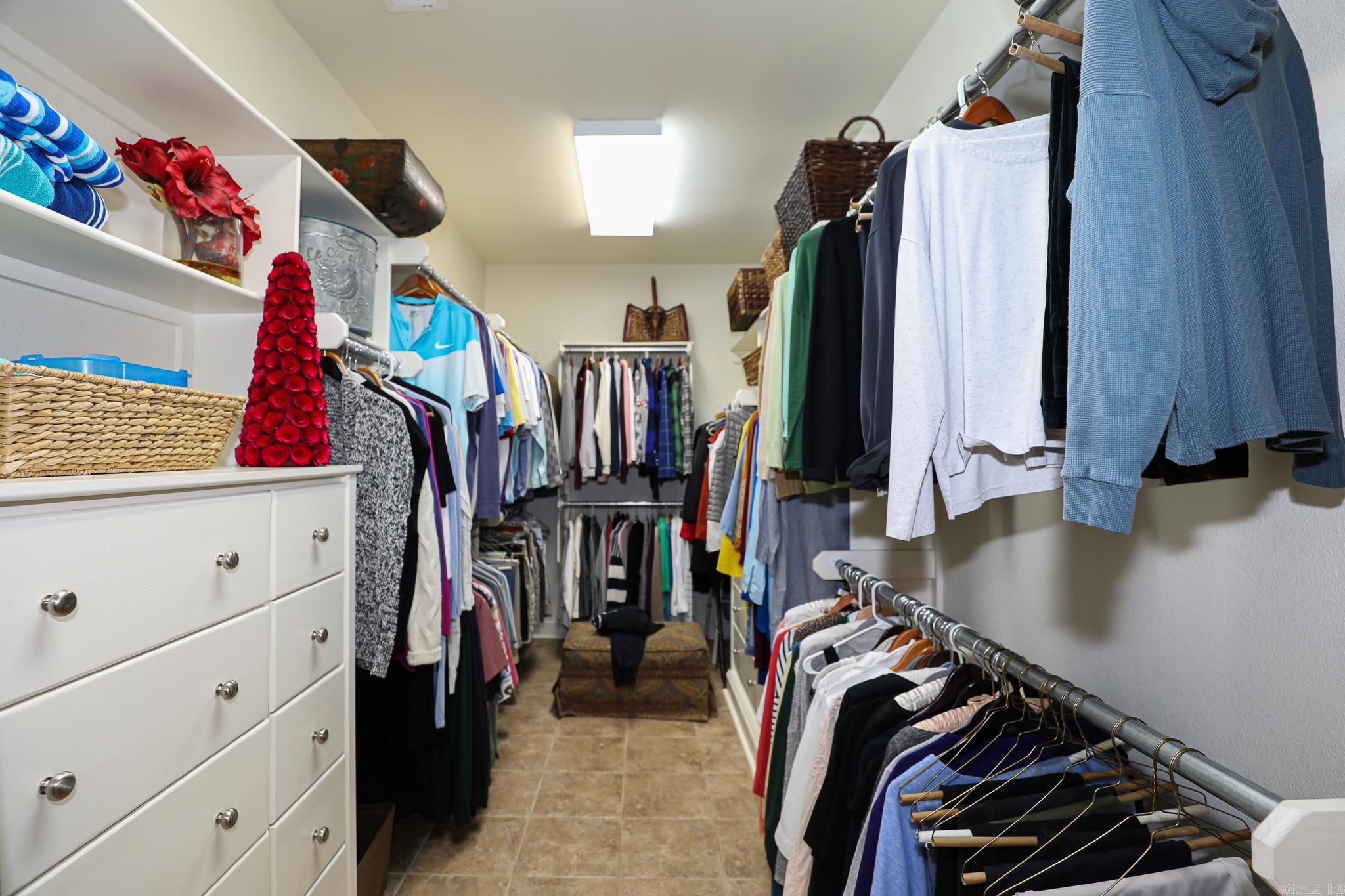 LONGHILLS VILLAGE - Residential