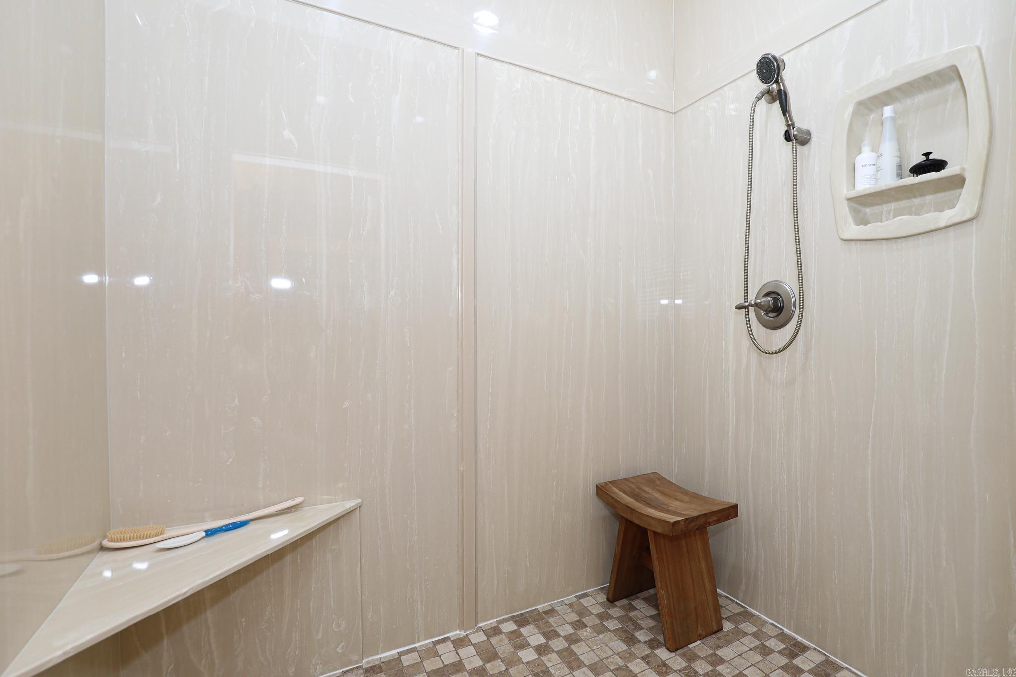 LONGHILLS VILLAGE - Residential