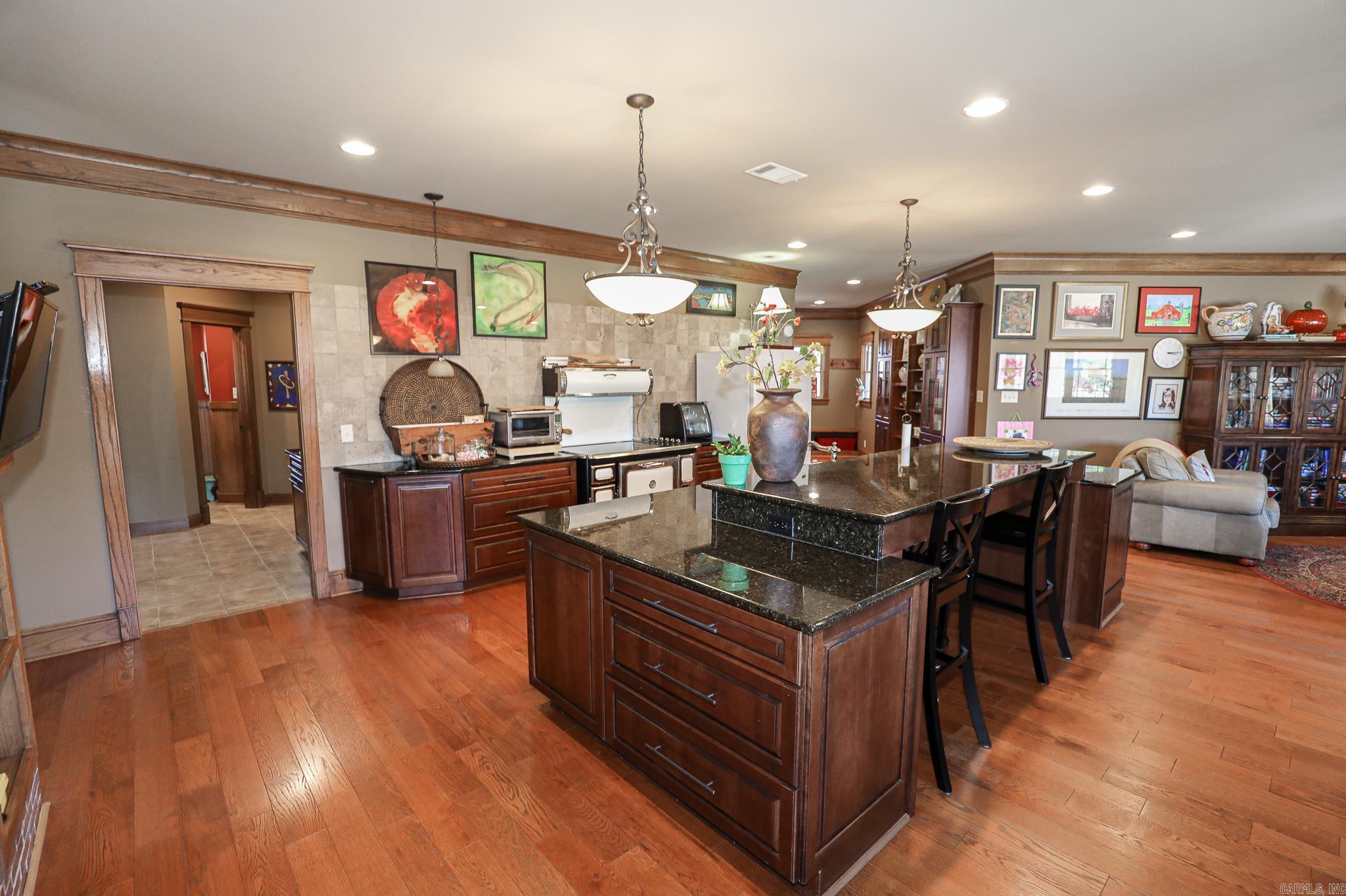 LONGHILLS VILLAGE - Residential