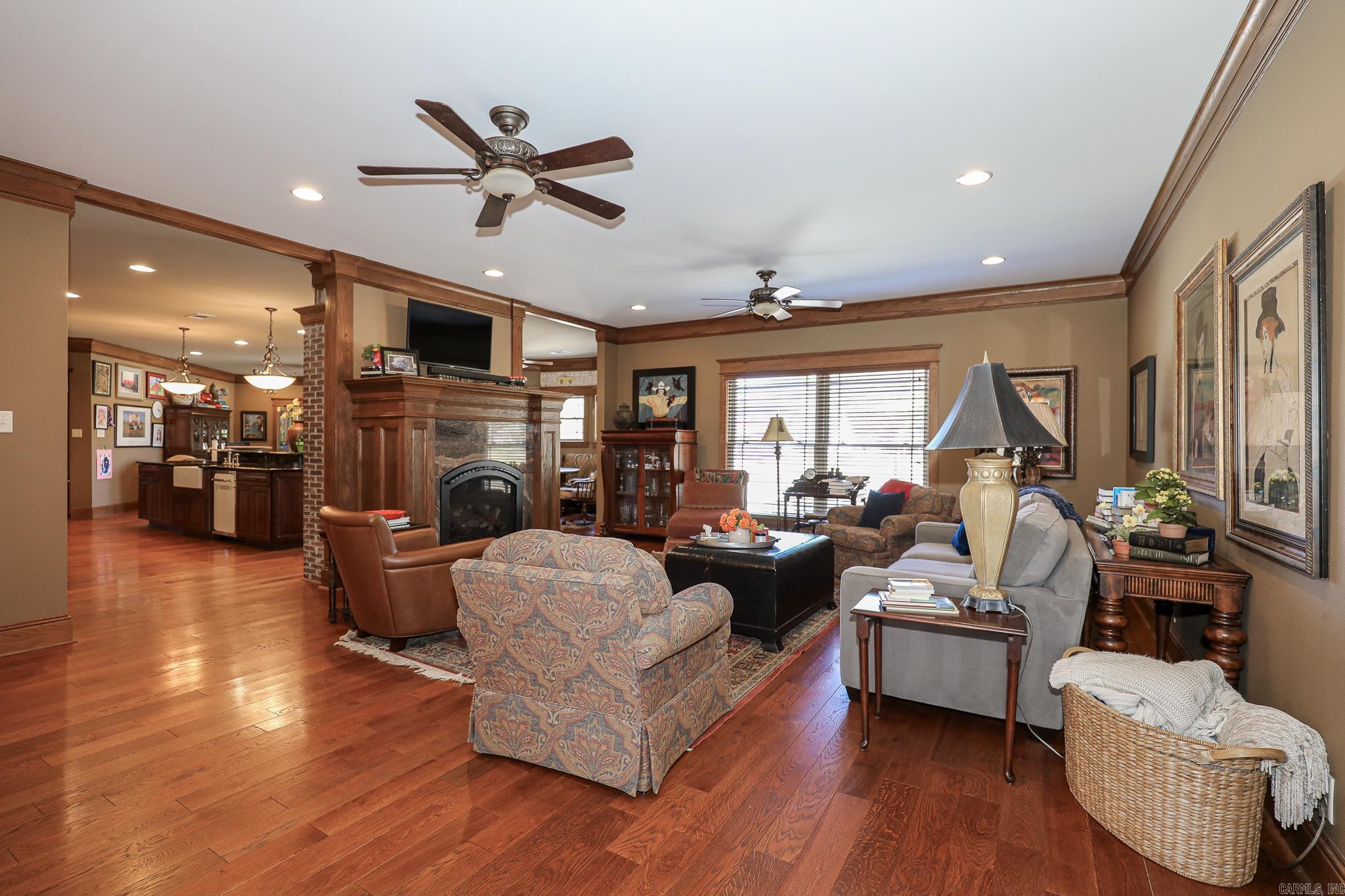 LONGHILLS VILLAGE - Residential