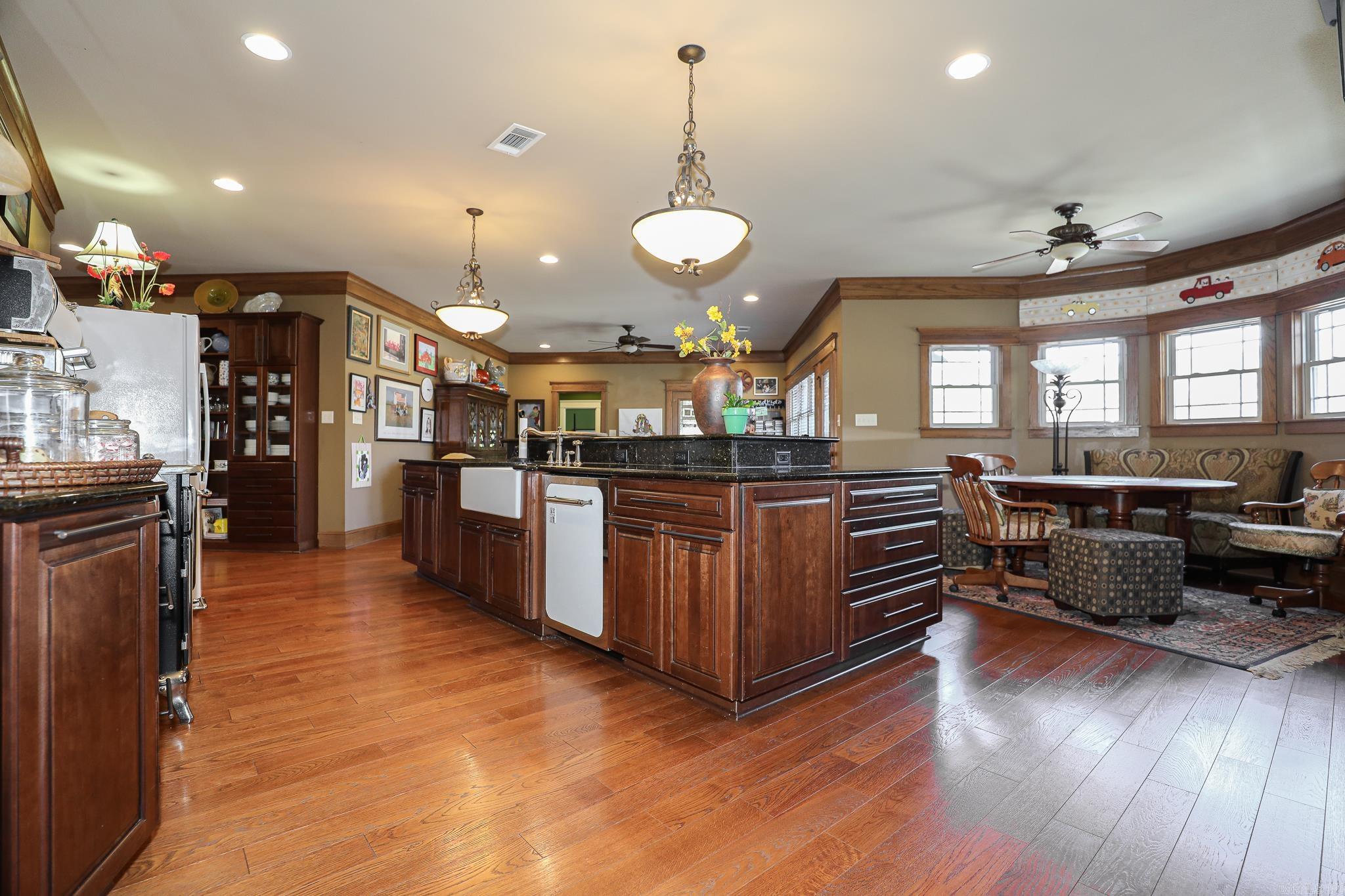 LONGHILLS VILLAGE - Residential