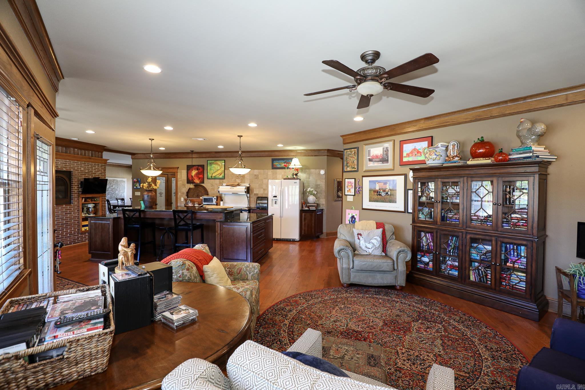 LONGHILLS VILLAGE - Residential