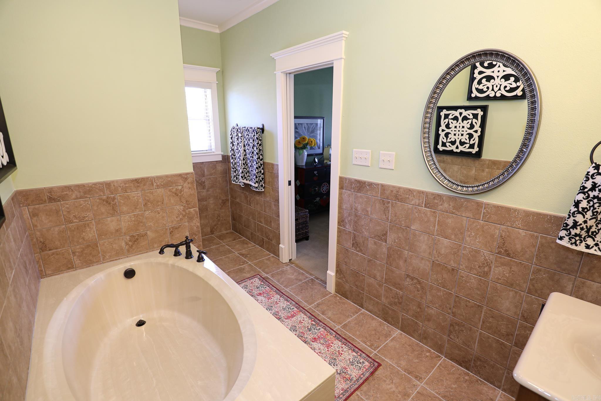 LONGHILLS VILLAGE - Residential