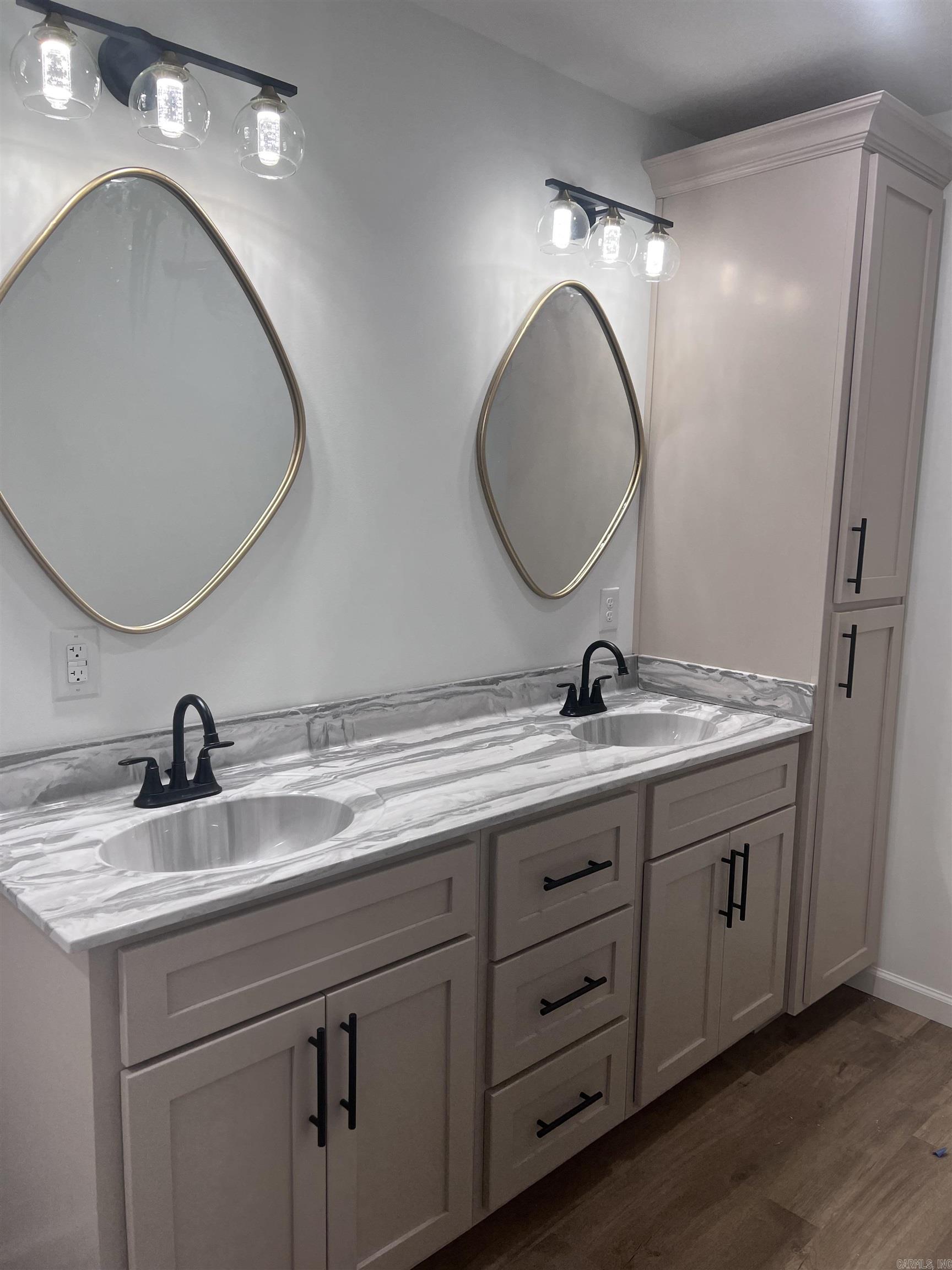 JEANS ADD - Residential