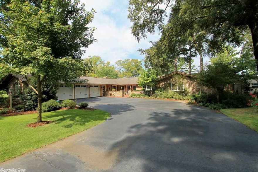 GORGEOUSLY UPDATED 4 BR. 3 BA. LAKE HOME, UNBELIEVABLE VIEWS W/128 ON LAKE HAMILTON, PLUS DOUBLE COVERED BOAT SLIP. FEATURES INCLUDE WORKSHOP, 5-FIREPLACES, GAS GENERATOR, VIKING APPL'S, HARDI BOARD SIDING, OUTDOOR KITCHEN W/ JENN-AIR APPL'S, SPLINKERS SYSTEM AND MORE. GREAT 7S LOCATION IN LAKESIDE SCHOOLS.