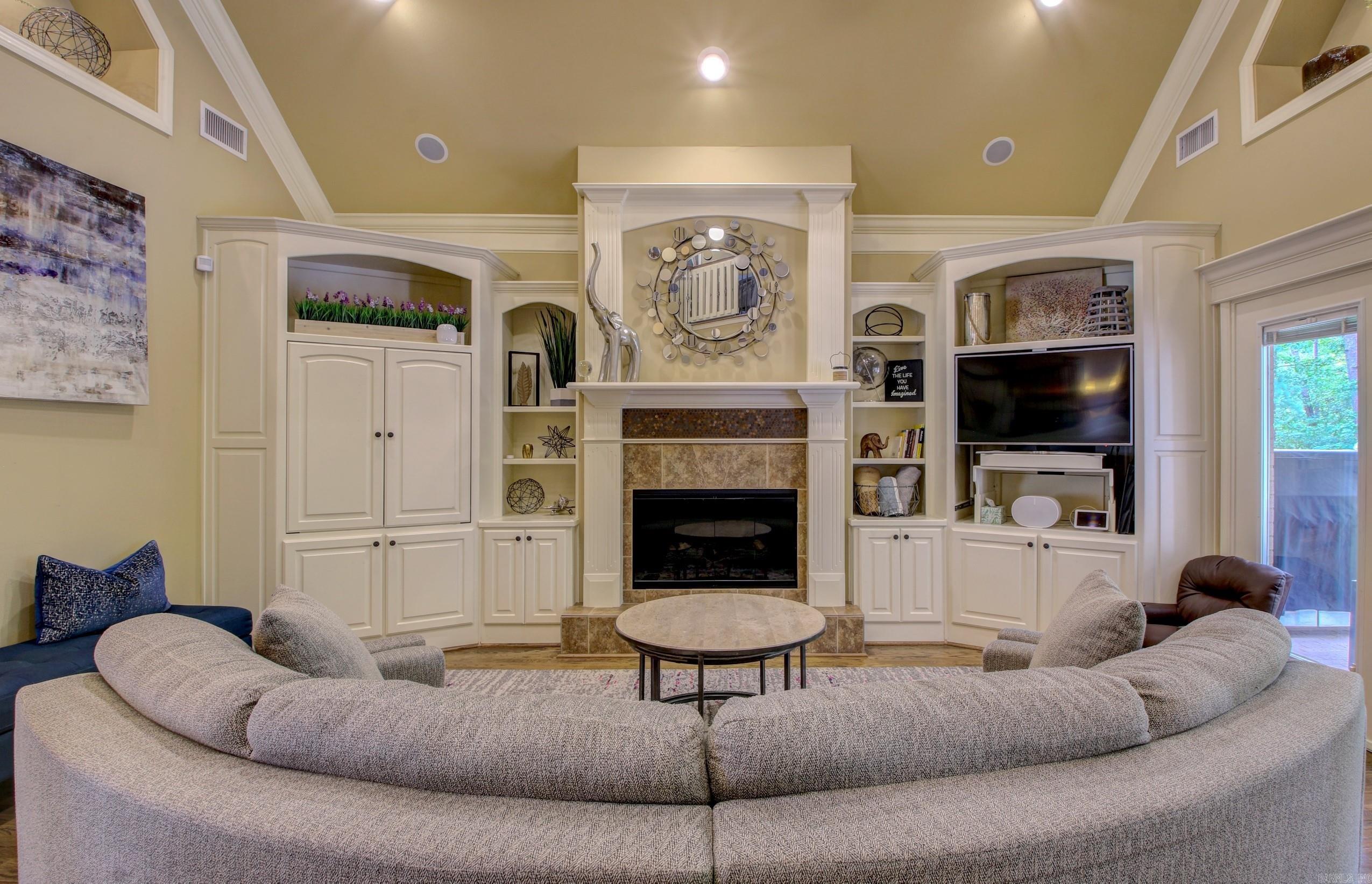 WOODLANDS EDGE - Residential