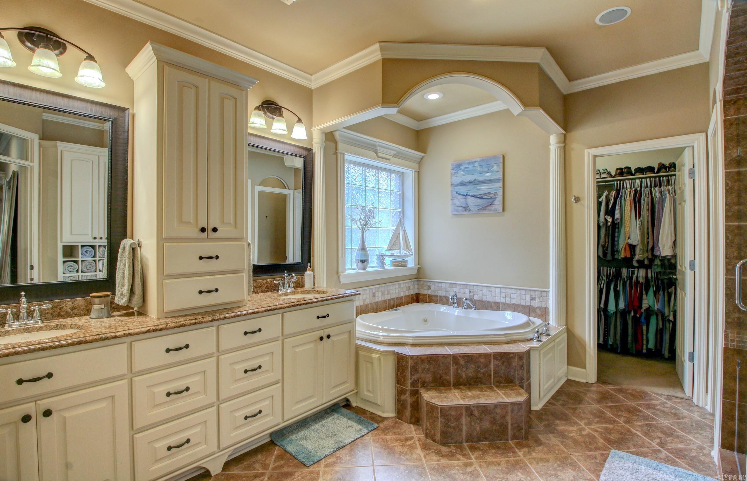 WOODLANDS EDGE - Residential