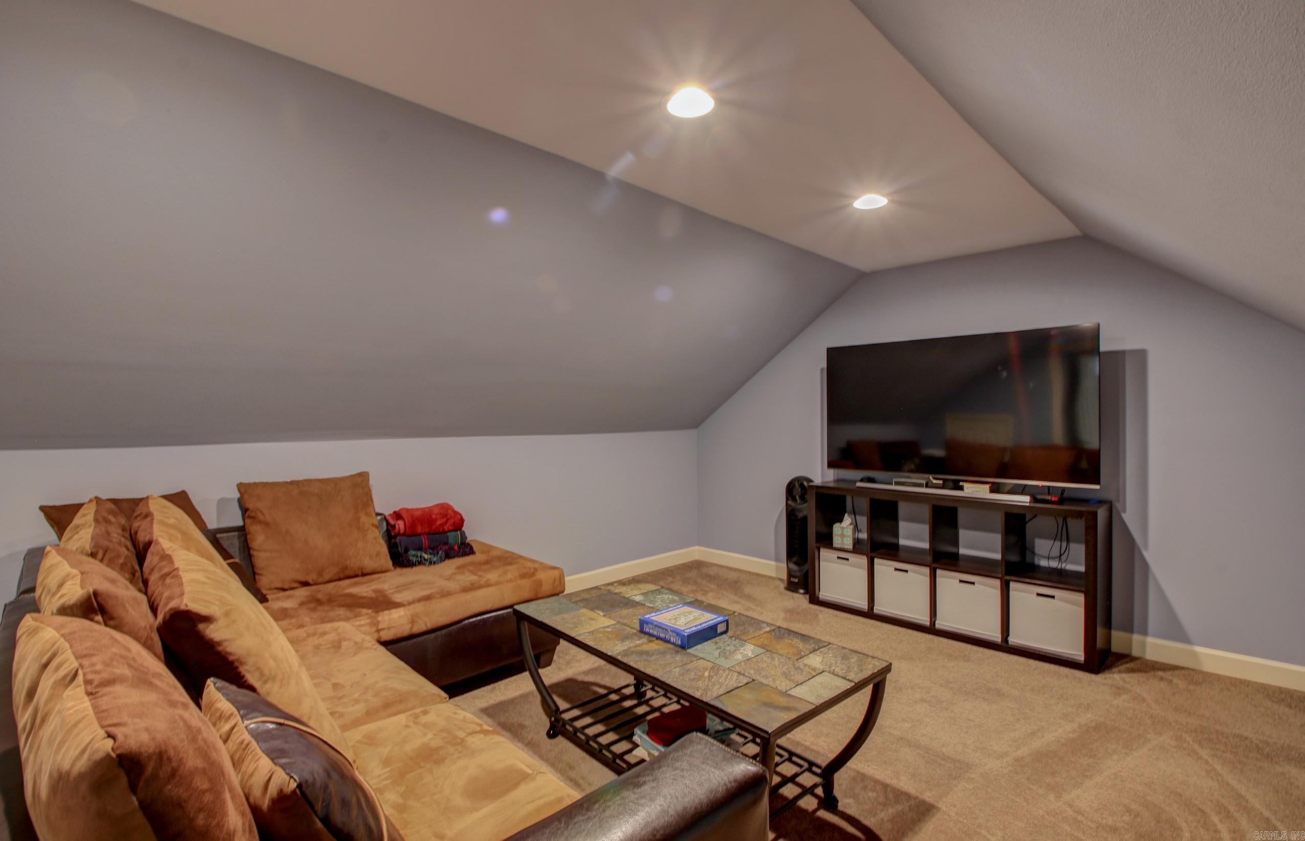 WOODLANDS EDGE - Residential