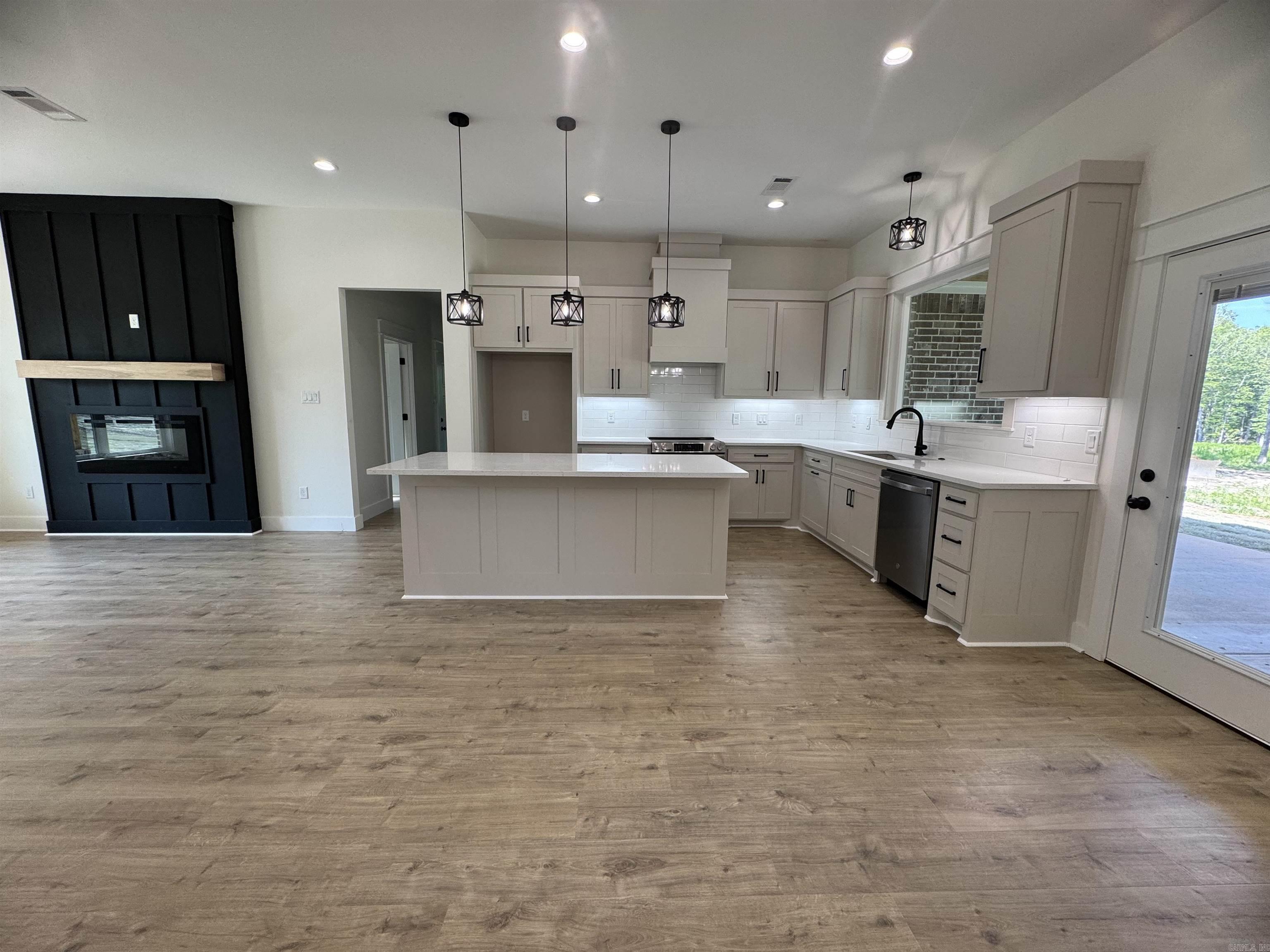 DETONTI PLACE PHASE I - Residential