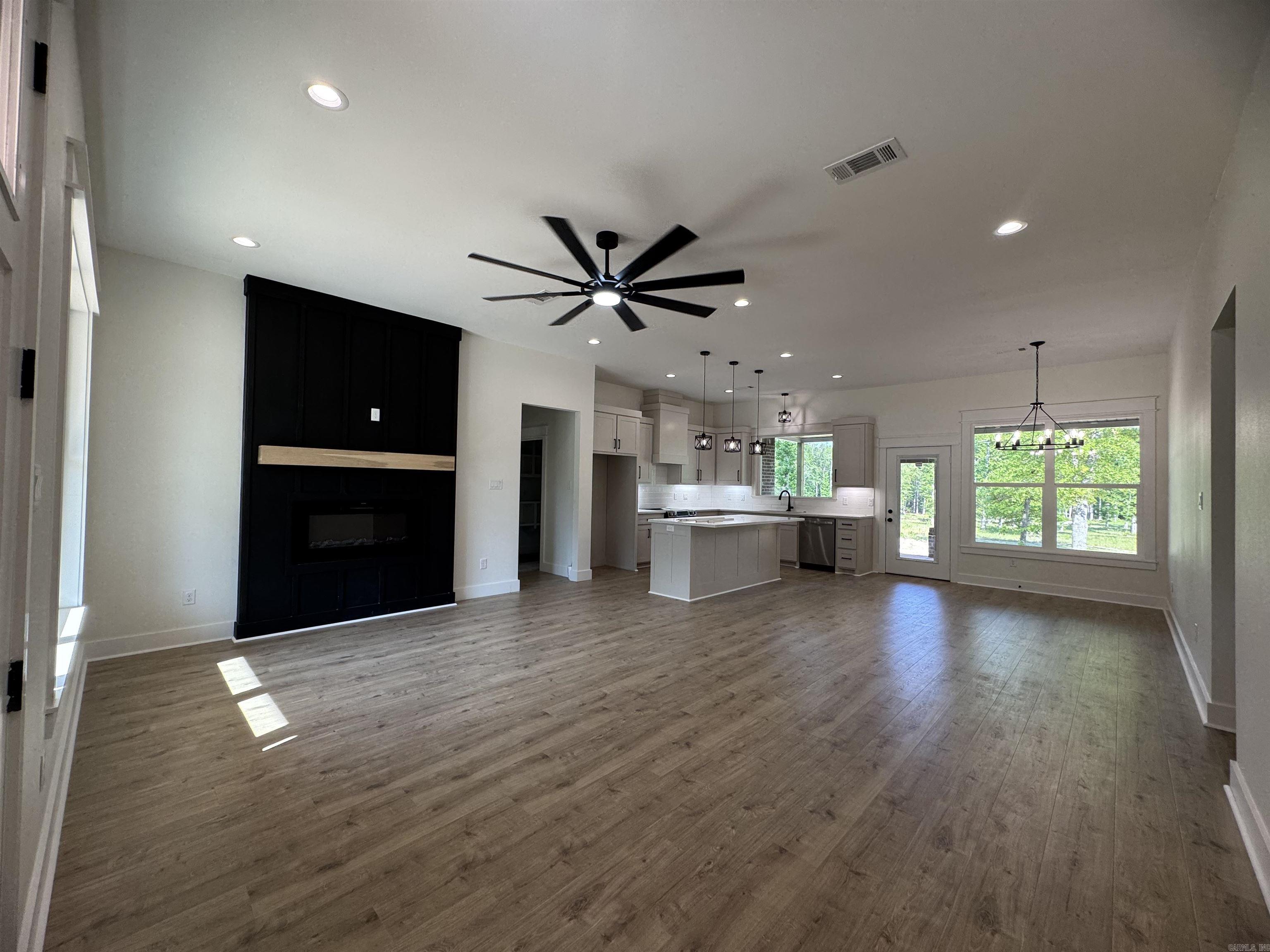 DETONTI PLACE PHASE I - Residential