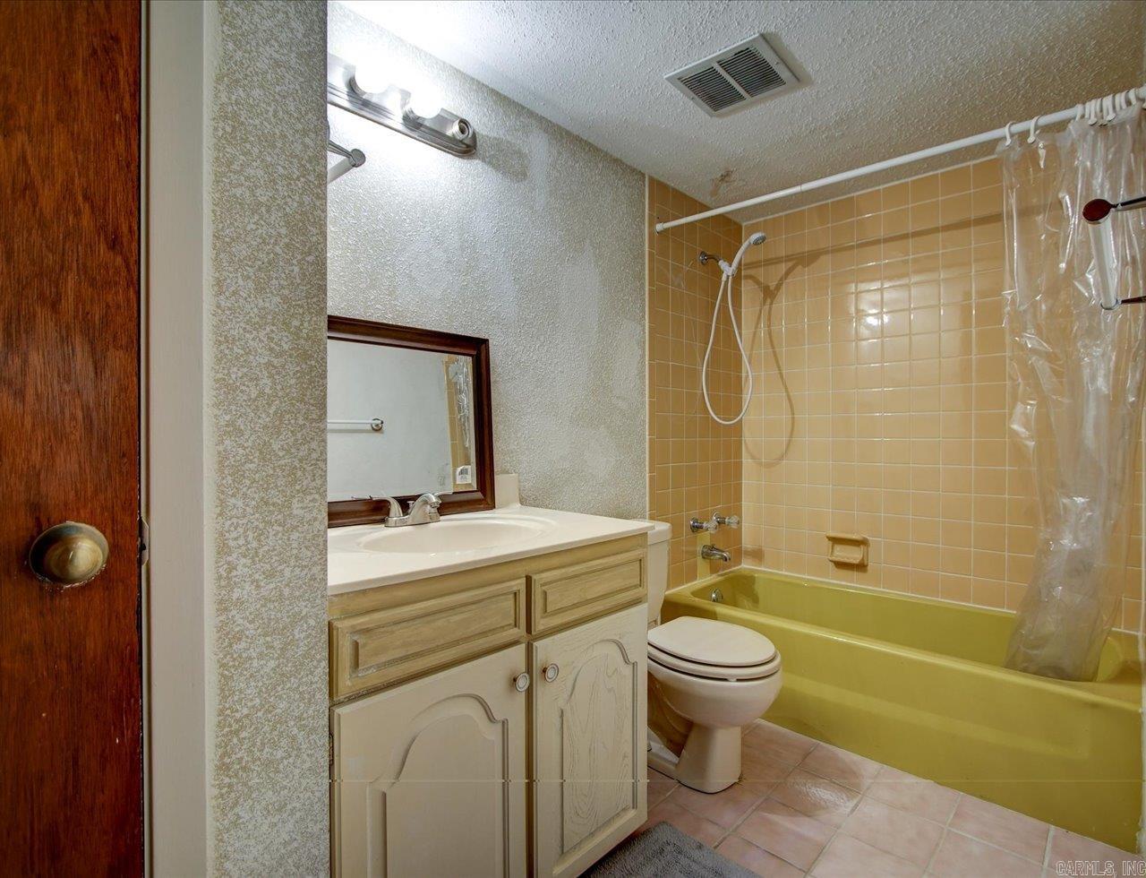 VALENCIA COURTS - Residential