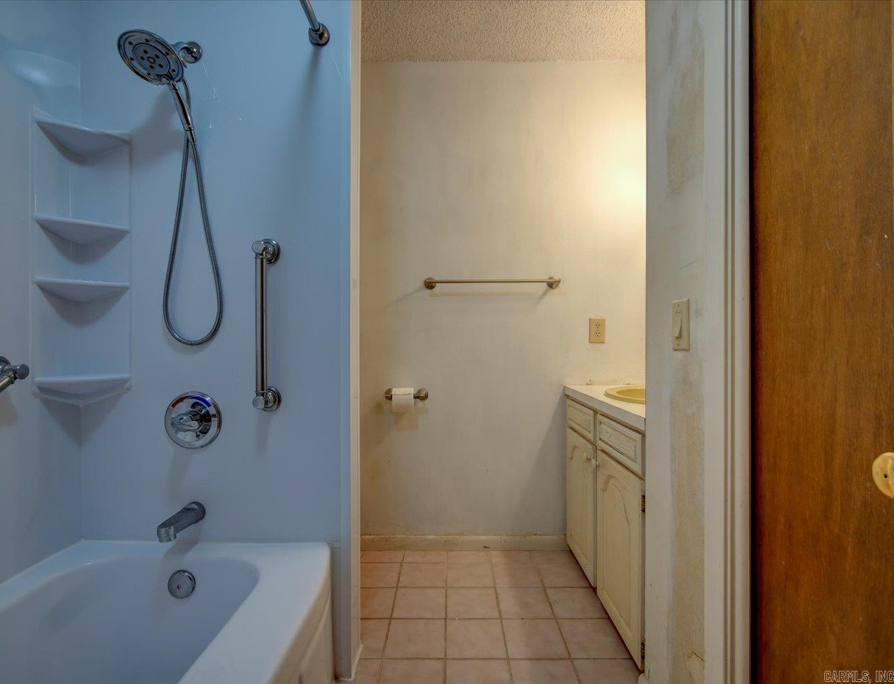 VALENCIA COURTS - Residential