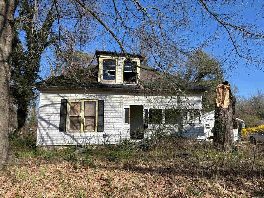 Investors, check it out! This property is in need of renovation and provides the opportunity to make it your own. Situated in 0.21+/- acres.