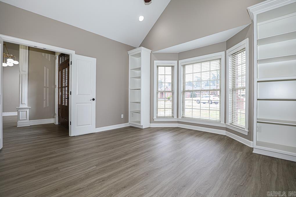 LONGHILLS VILLAGE - Residential