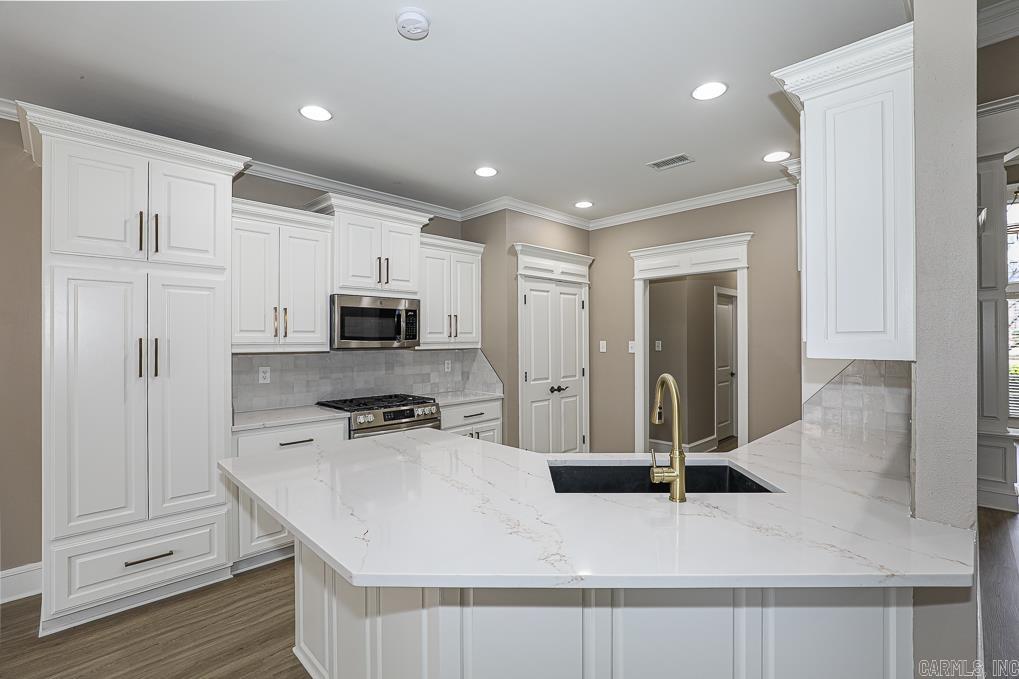 LONGHILLS VILLAGE - Residential