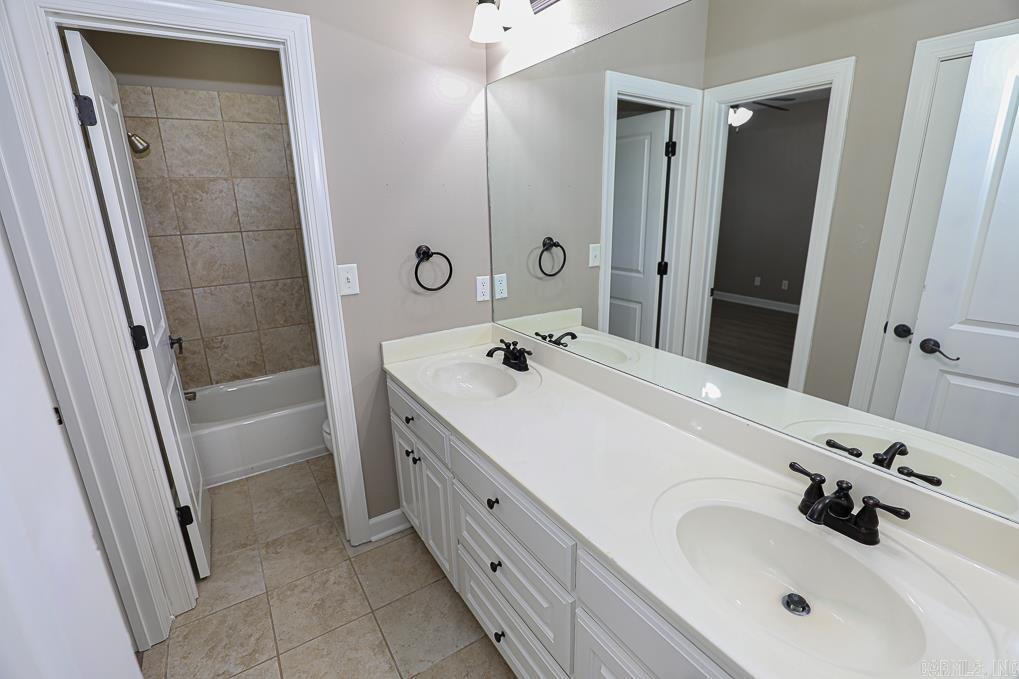 LONGHILLS VILLAGE - Residential