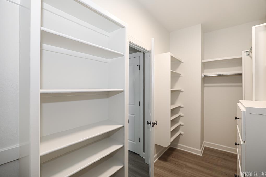 LONGHILLS VILLAGE - Residential