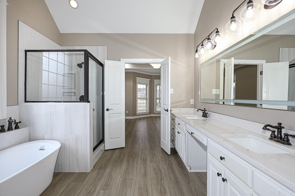 LONGHILLS VILLAGE - Residential