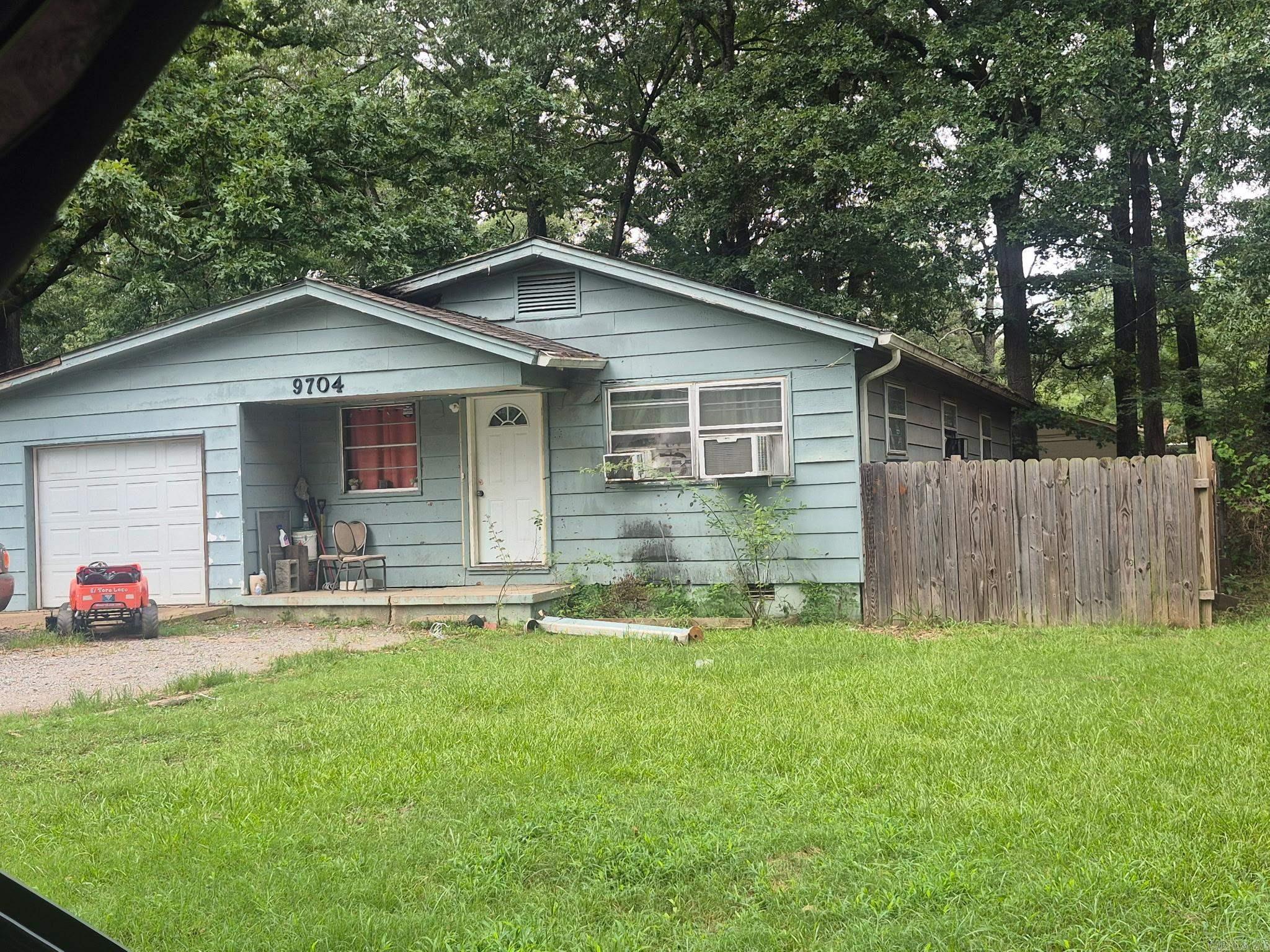 SUPER GREAT FIXER UPPER****INVESTORS SPECIAL**** BUYERS GO GET YOUR FHA 203K AND BRING IT!!! THIS 3 BEDROOM 1 BATH HOME IS LOOKING FOR A NEW OWNER TO SHOW IT SOME TLC!!!! SELLER IS MOVIN ON AND IS READY FOR OFFERS......PLEASE SCHEDULE YOUR PERSONAL TOUR TODAY!!!! PROPERTY SOLD STRICTLY AS-IS, NO WARRANTIES, PROOF OF FUNDS MUST BE PRESENTED WITH OFFER (no exceptions) PROPERTY QUALIFIES FOR FHA 203K, VA RENOVATION AND CONVENTIONAL. THE ONE GARAGE USED AS A 4TH BEDROOM, GARAGE DOOR STILL IN PLACE FOR EASY CONVERSION. ****AGENTS GO SELL, SELL, SELL!!!!!!