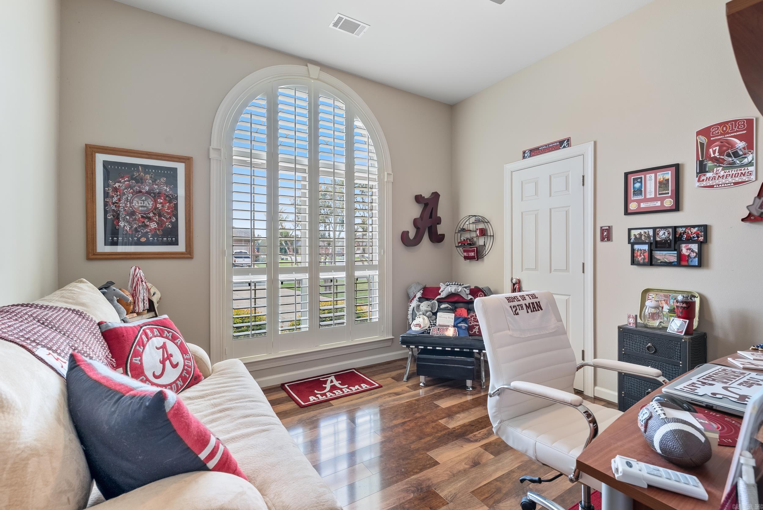 COUNTRY CLUB OF ARK THE - Residential