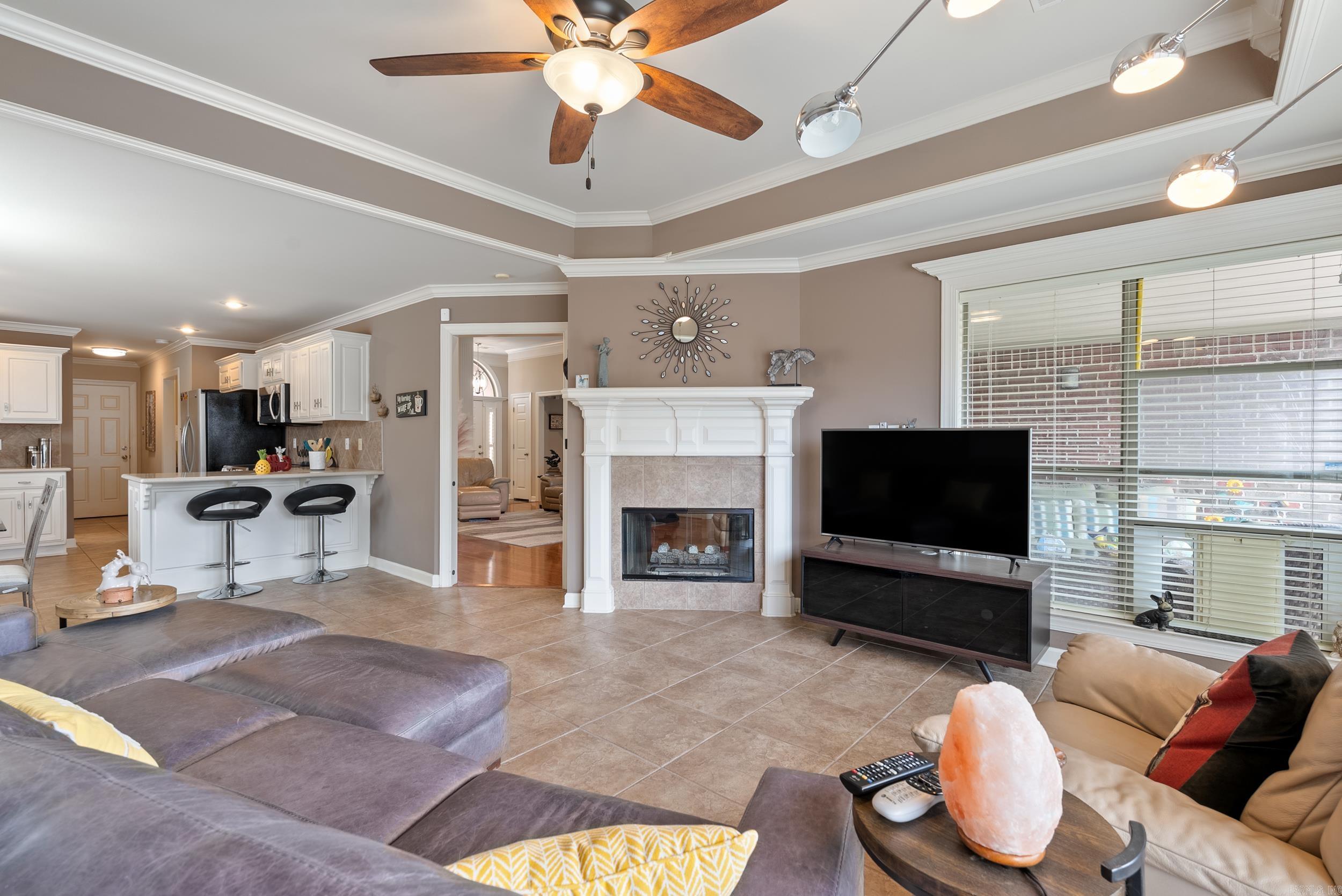 COUNTRY CLUB OF ARK THE - Residential