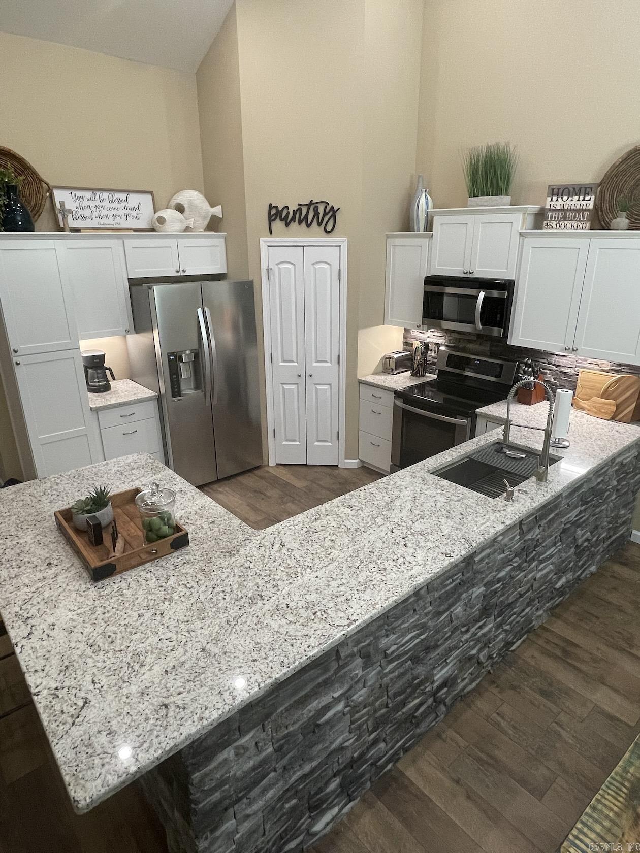 CASTLE RIDGE - Residential
