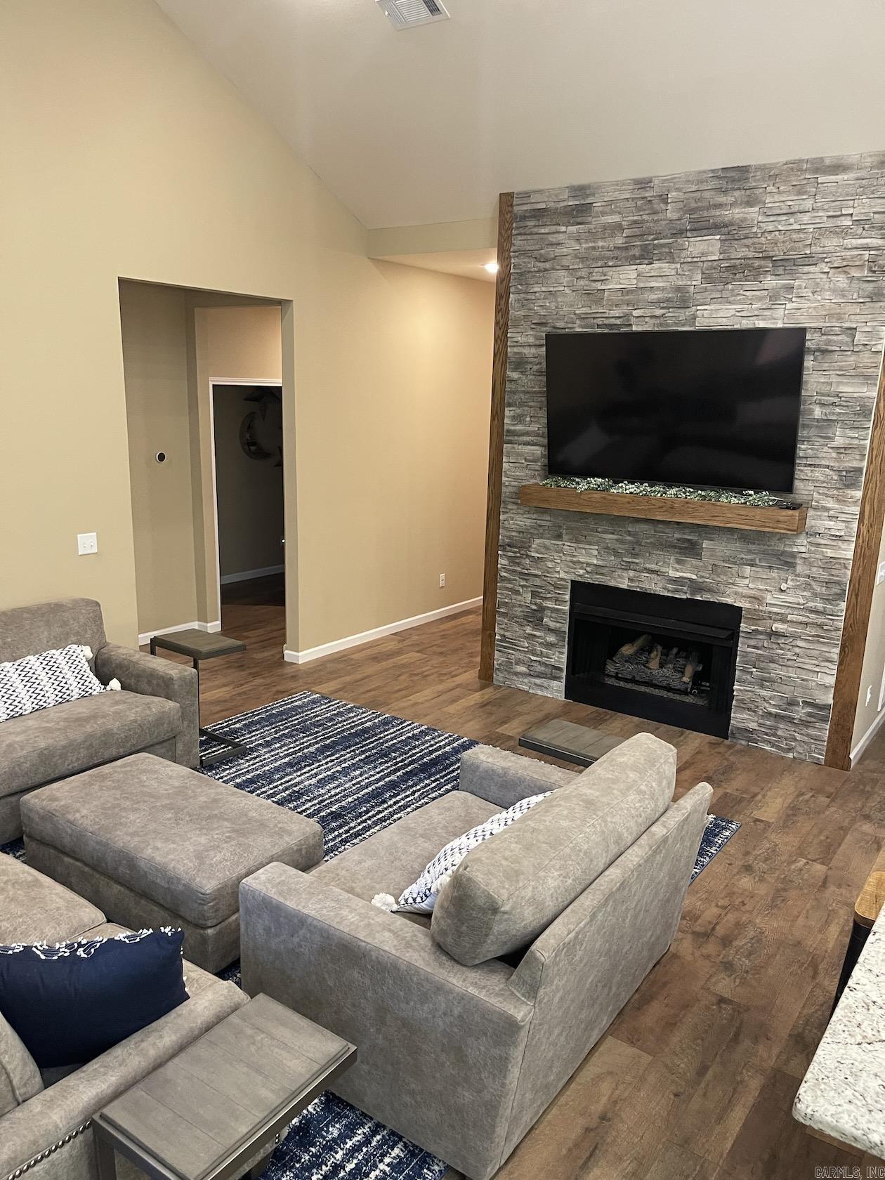 CASTLE RIDGE - Residential