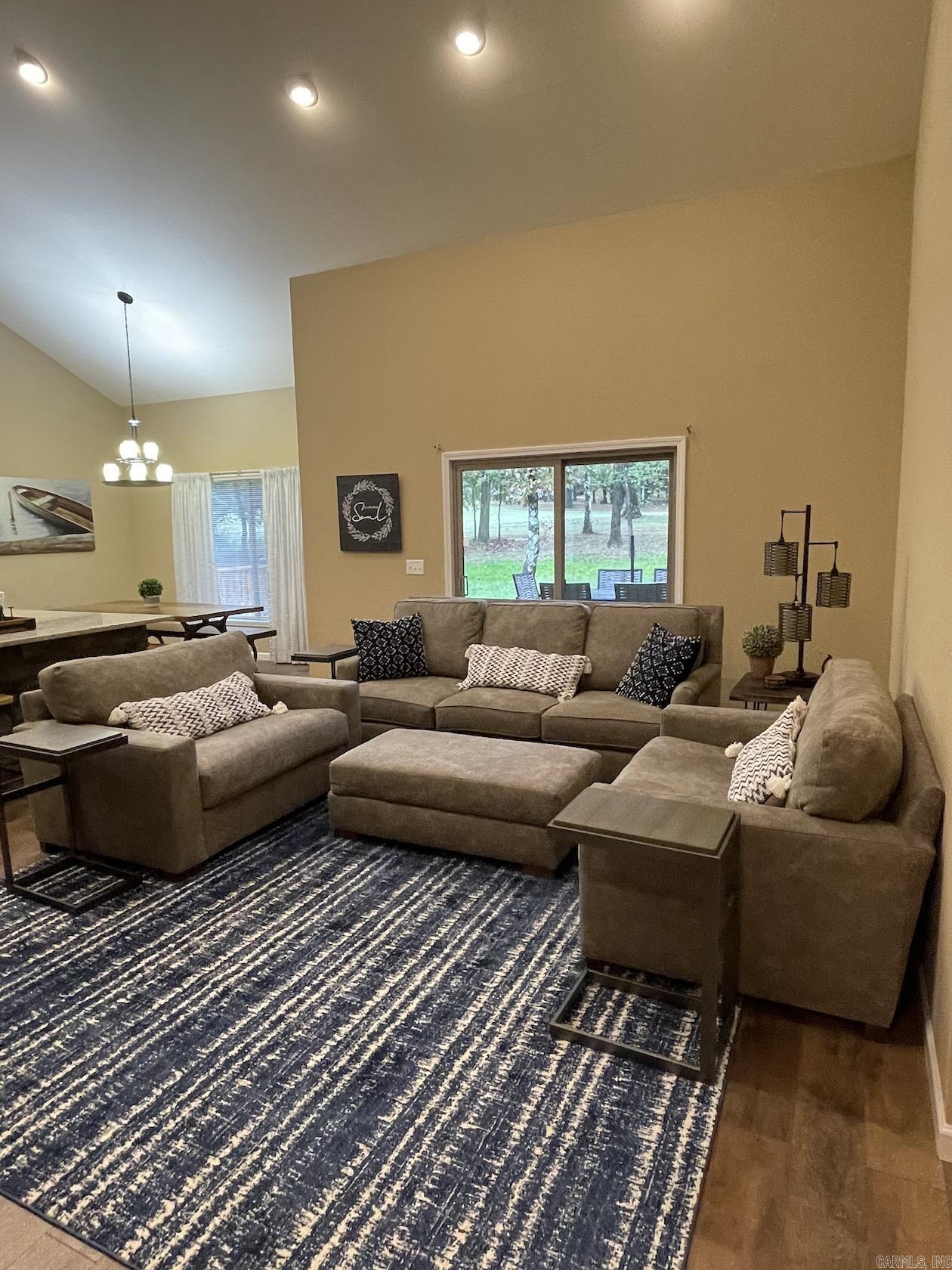 CASTLE RIDGE - Residential